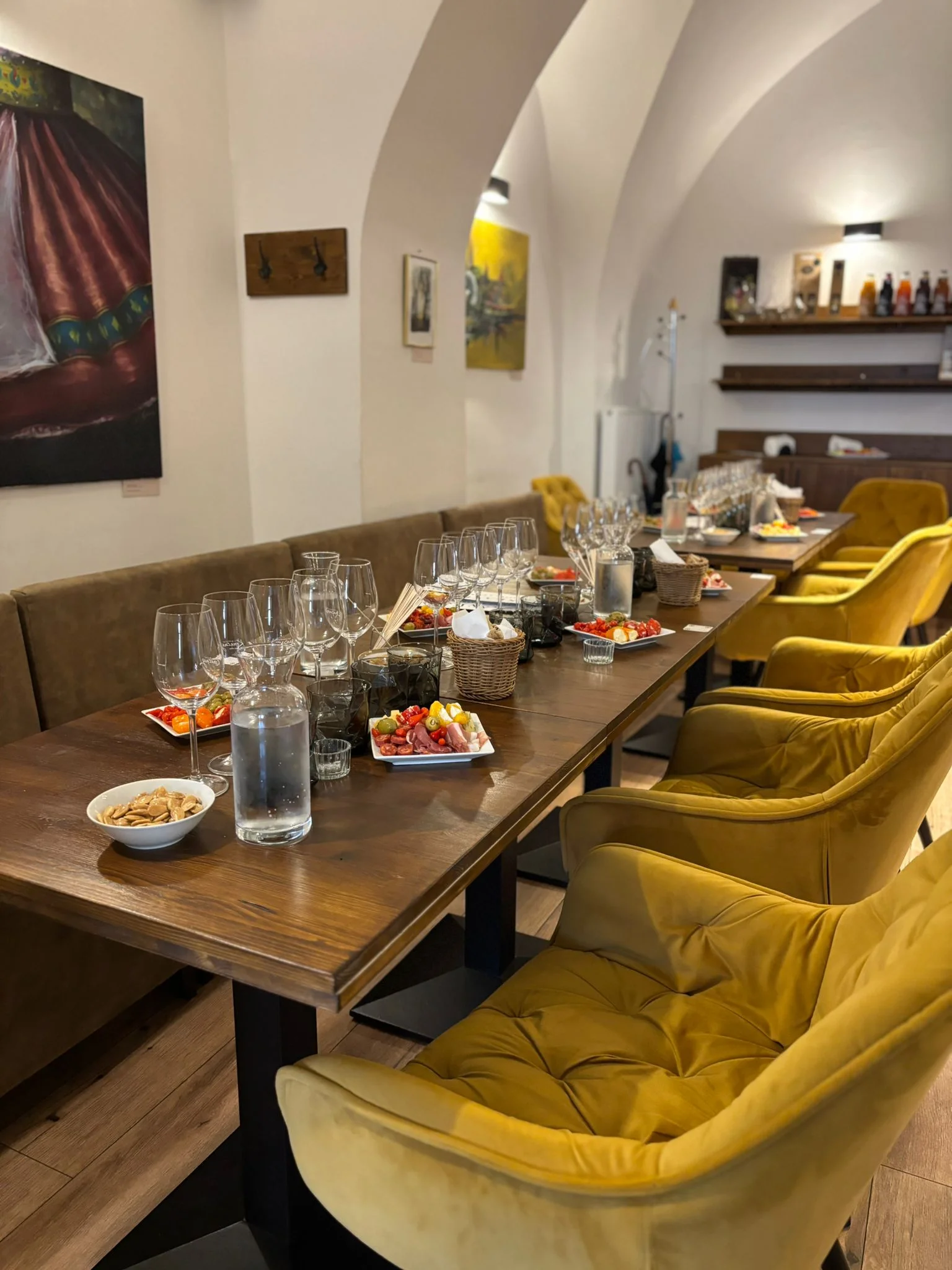 Degustace vína či nealko vína vč. tapas a výkladu, pro 1 i 2 osoby