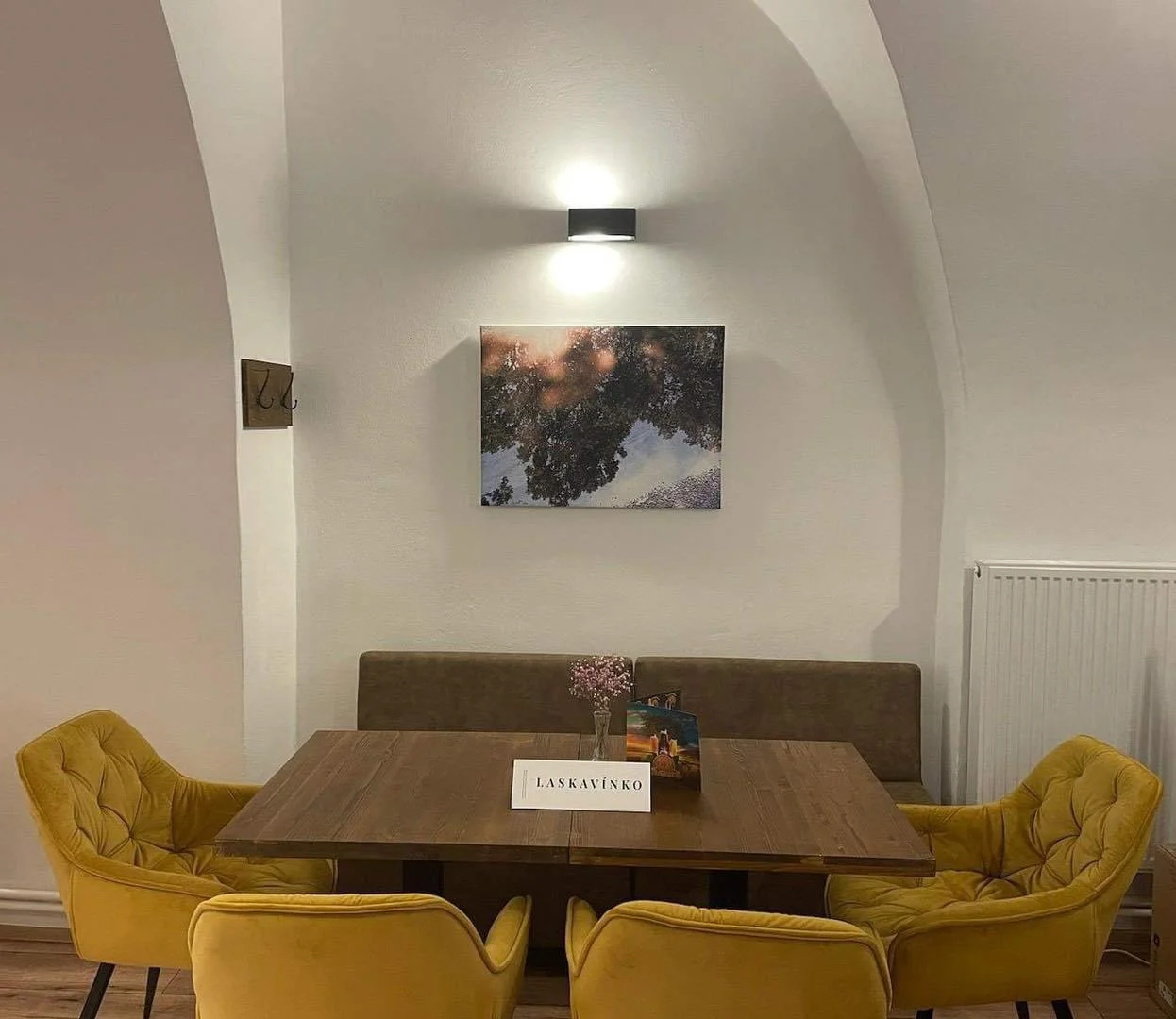 Degustace vína či nealko vína vč. tapas a výkladu, pro 1 i 2 osoby