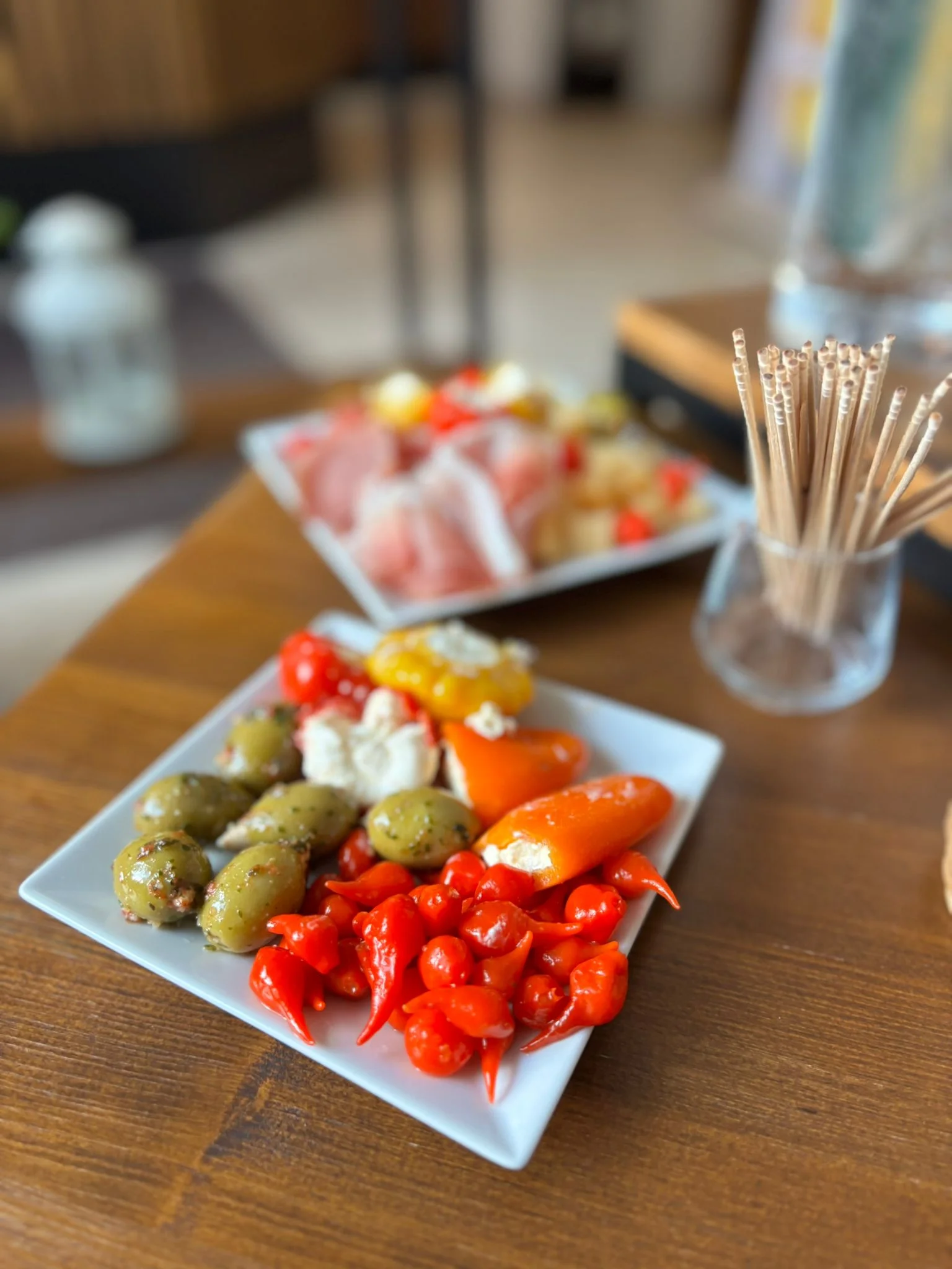 Degustace vína či nealko vína vč. tapas a výkladu, pro 1 i 2 osoby