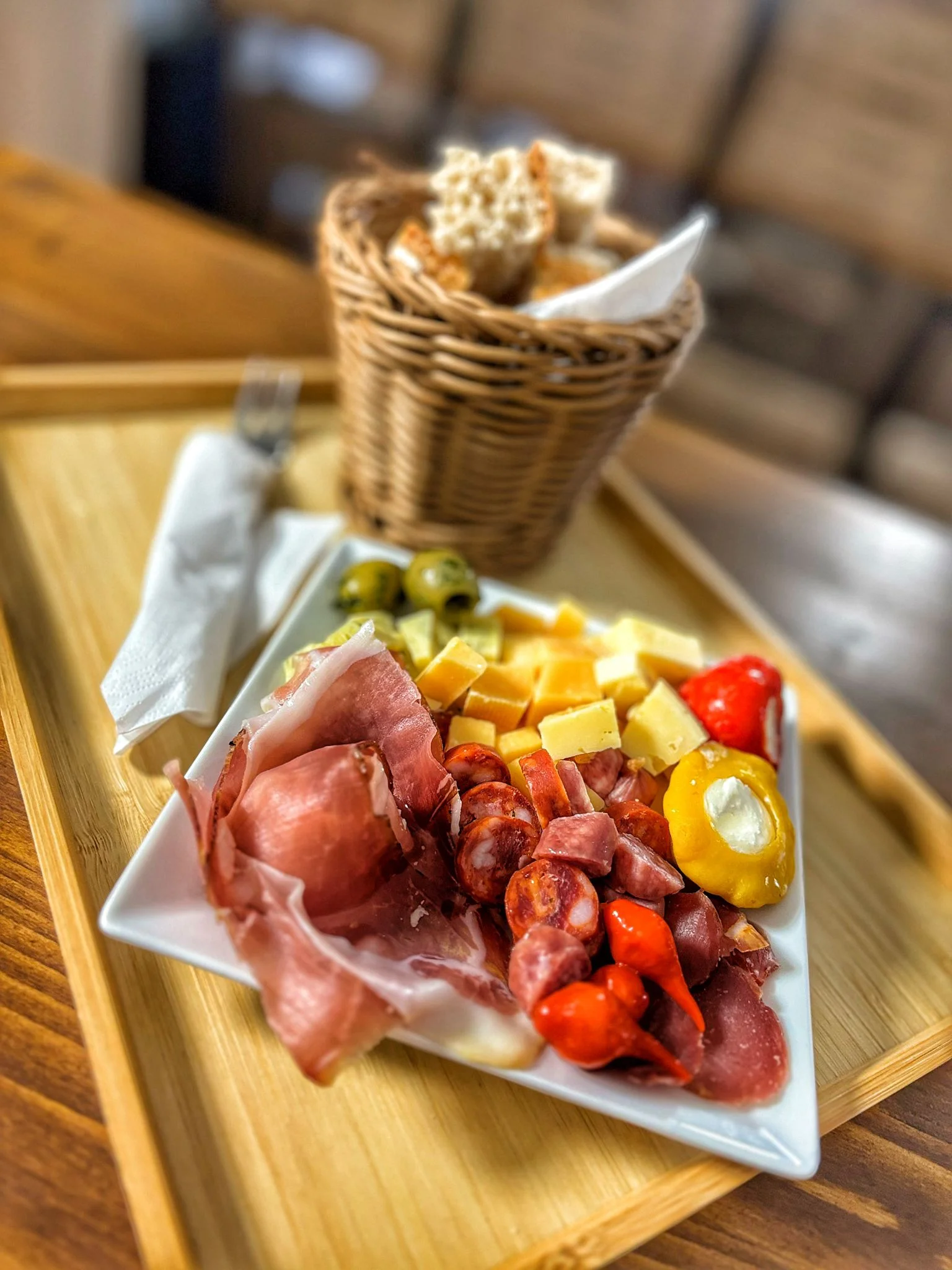 Degustace vína či nealko vína vč. tapas a výkladu, pro 1 i 2 osoby