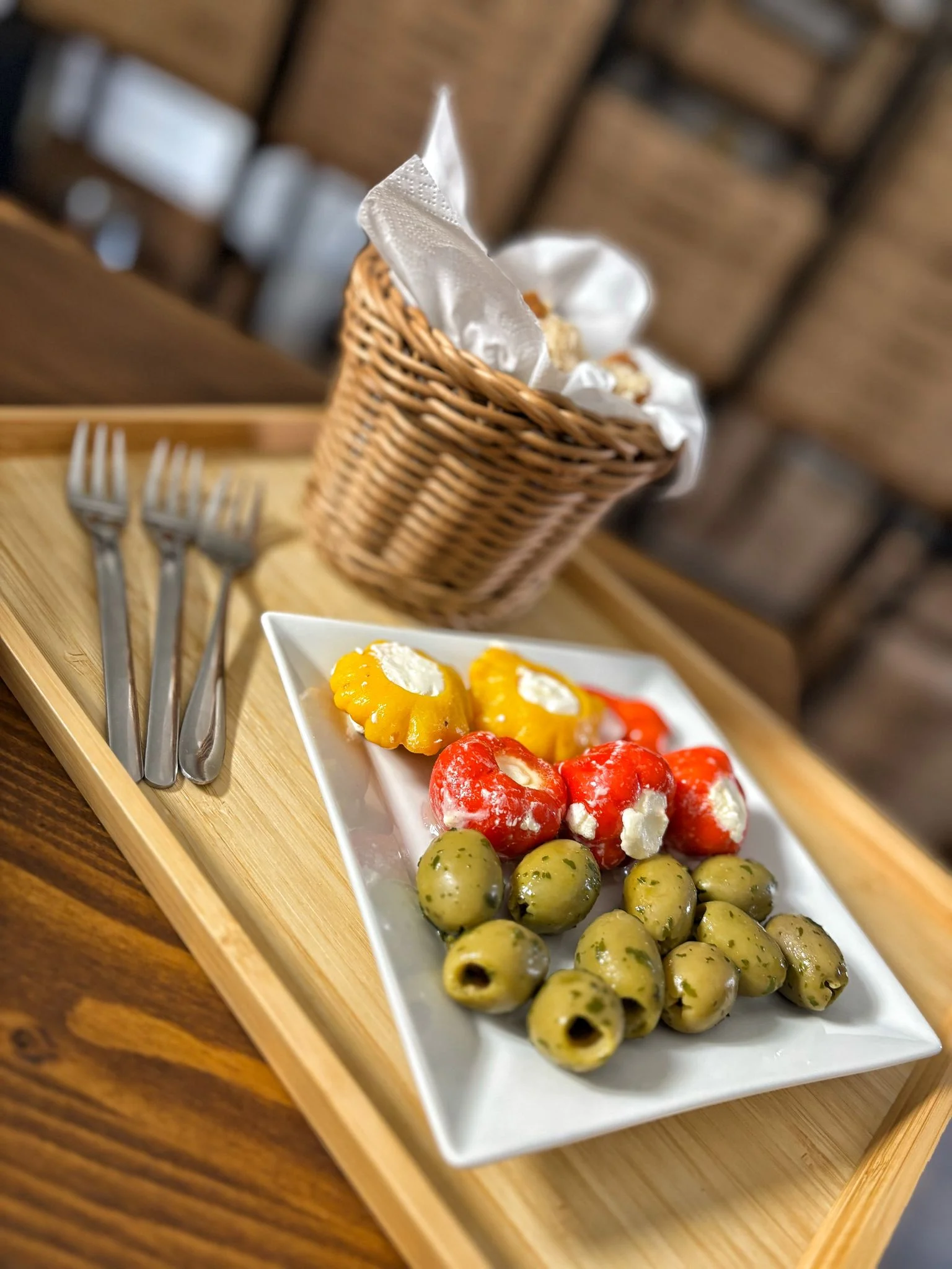 Degustace vína či nealko vína vč. tapas a výkladu, pro 1 i 2 osoby