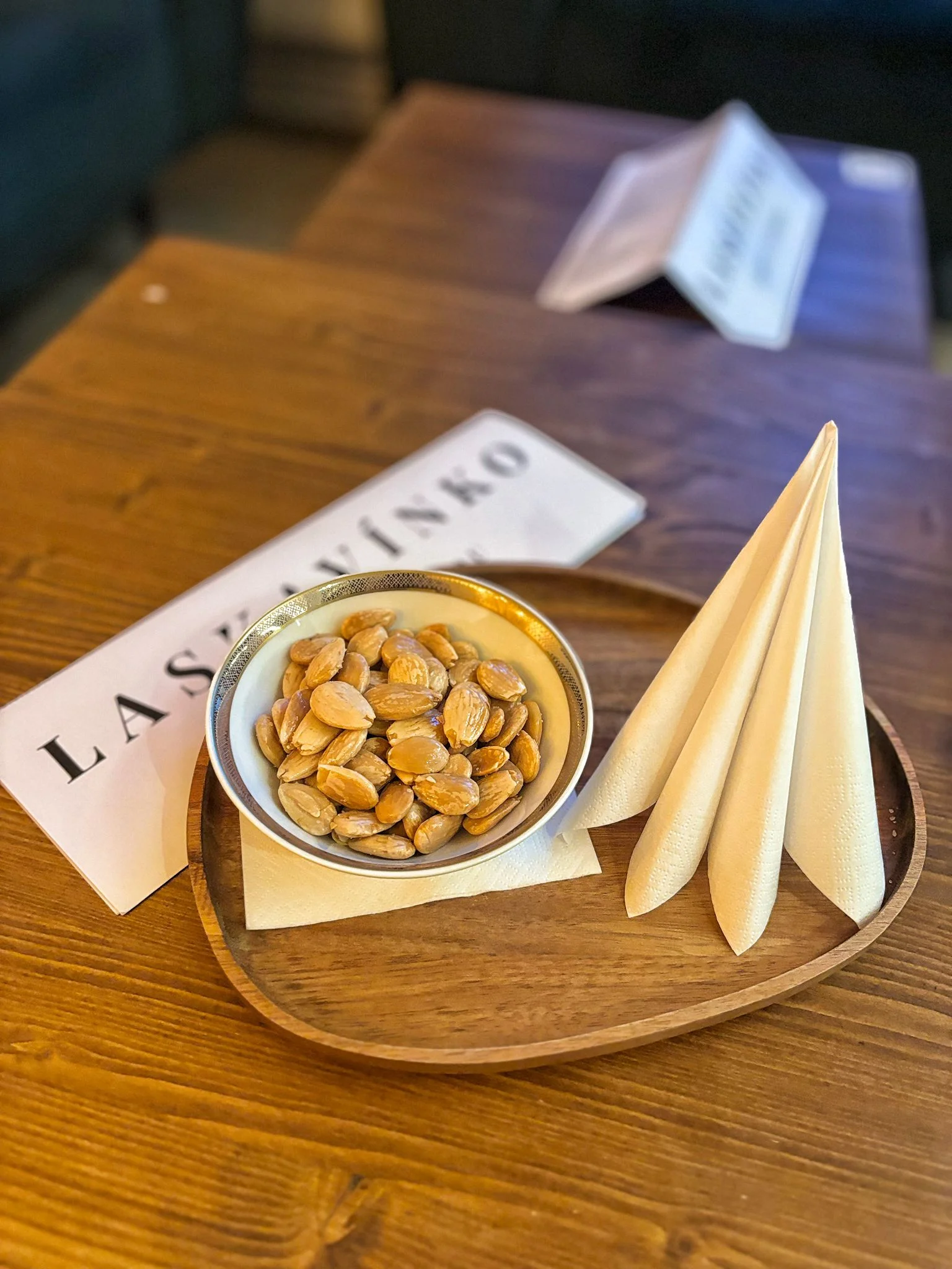 Degustace vína či nealko vína vč. tapas a výkladu, pro 1 i 2 osoby