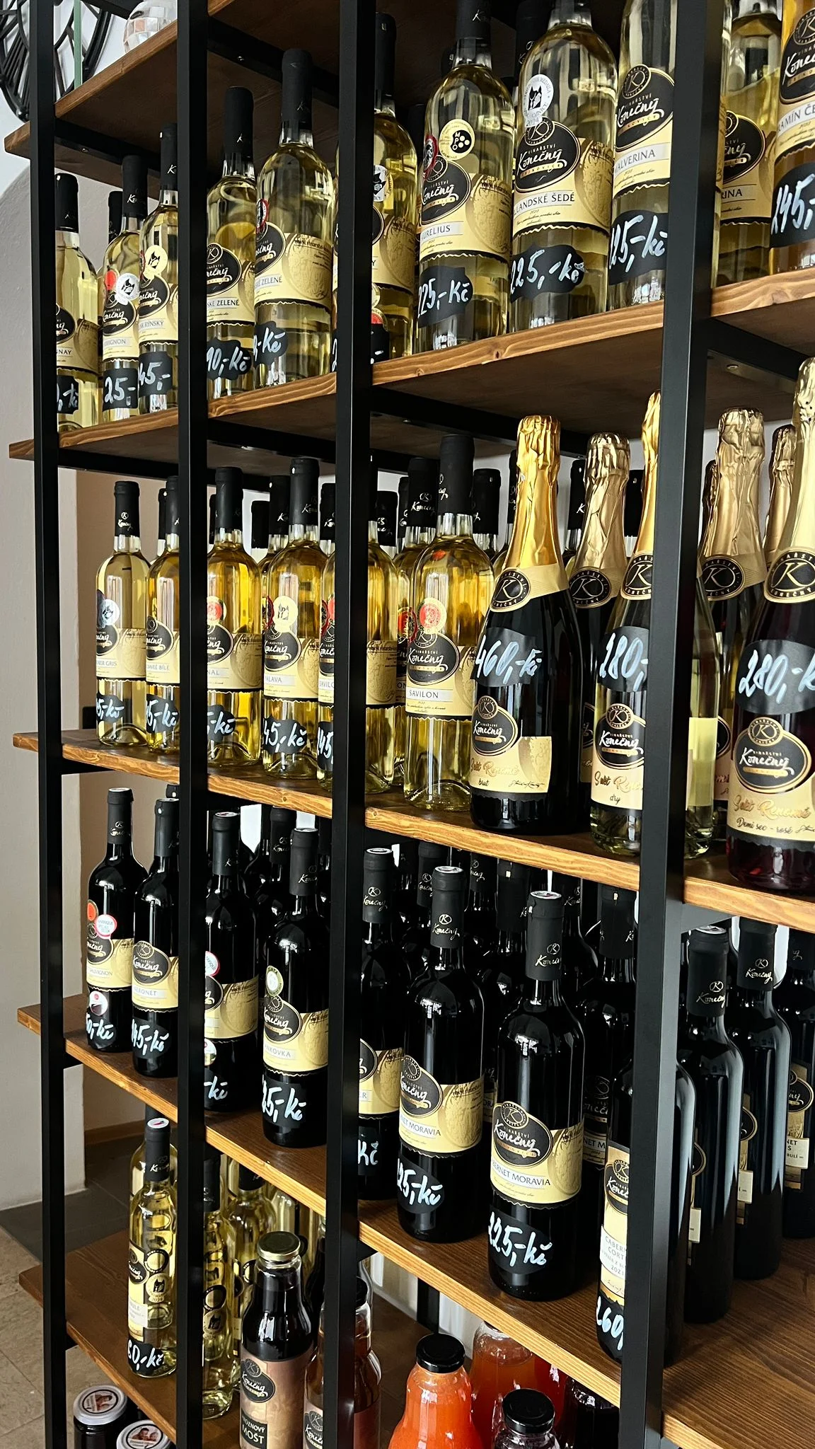 Degustace vína či nealko vína vč. tapas a výkladu, pro 1 i 2 osoby