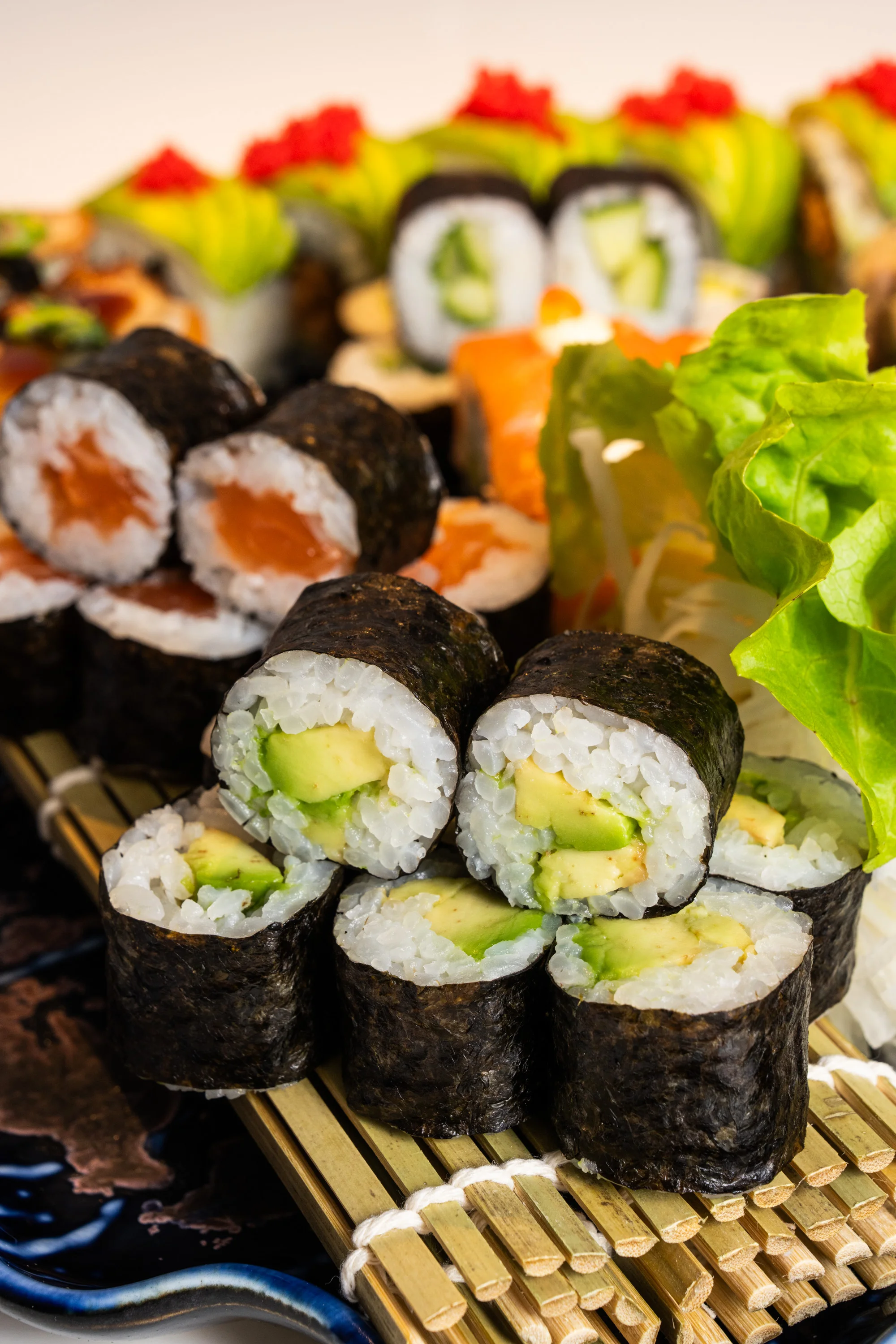 Sushi set s 50 kousky v restauraci v centru Brna: úhoř, losos, tuňák i procecco na přípitek