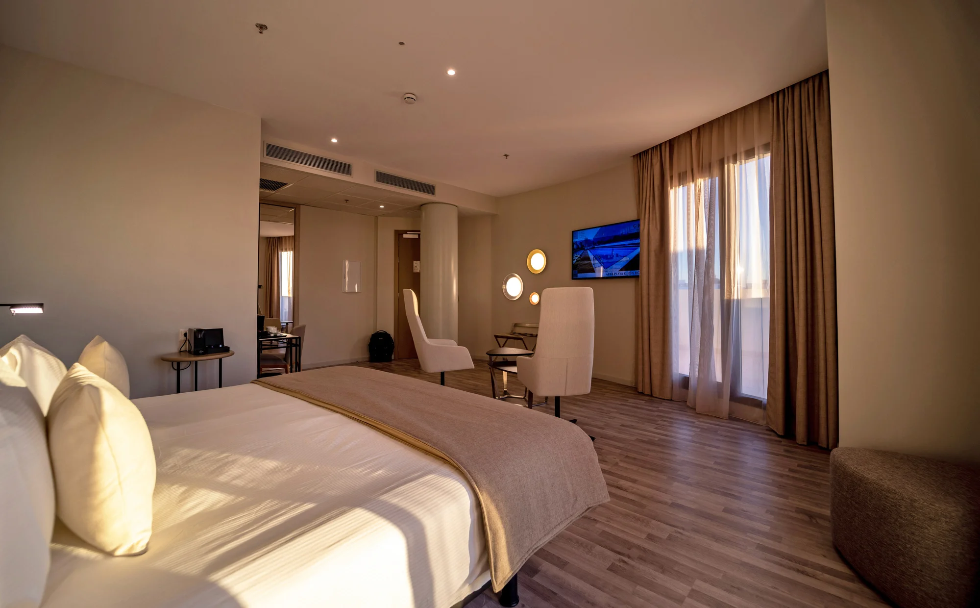 Moderní 4* hotel v centru španělské Sevilly se snídaní a bazénem