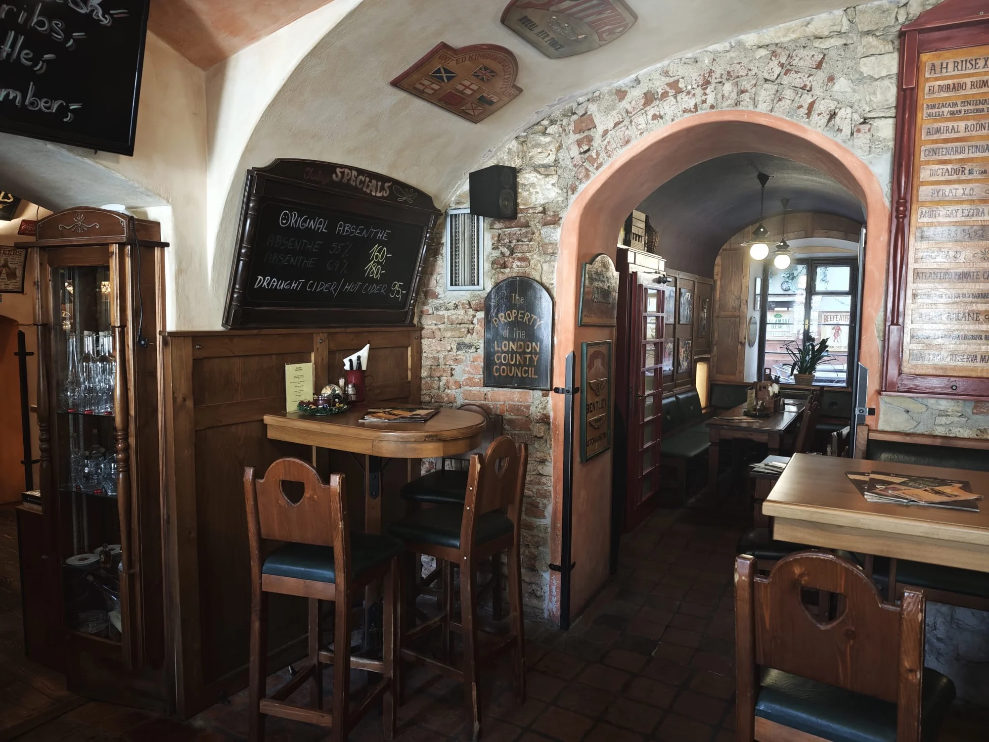 Masové prkno pro 2 osoby: vepřové, hovězí i kuře, hranolky a kukuřice