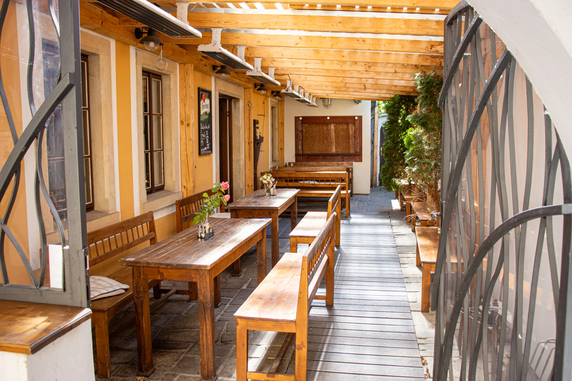 Namíchaný tatarák z falešné svíčkové a zlatavé topinky: 150 nebo 300 g