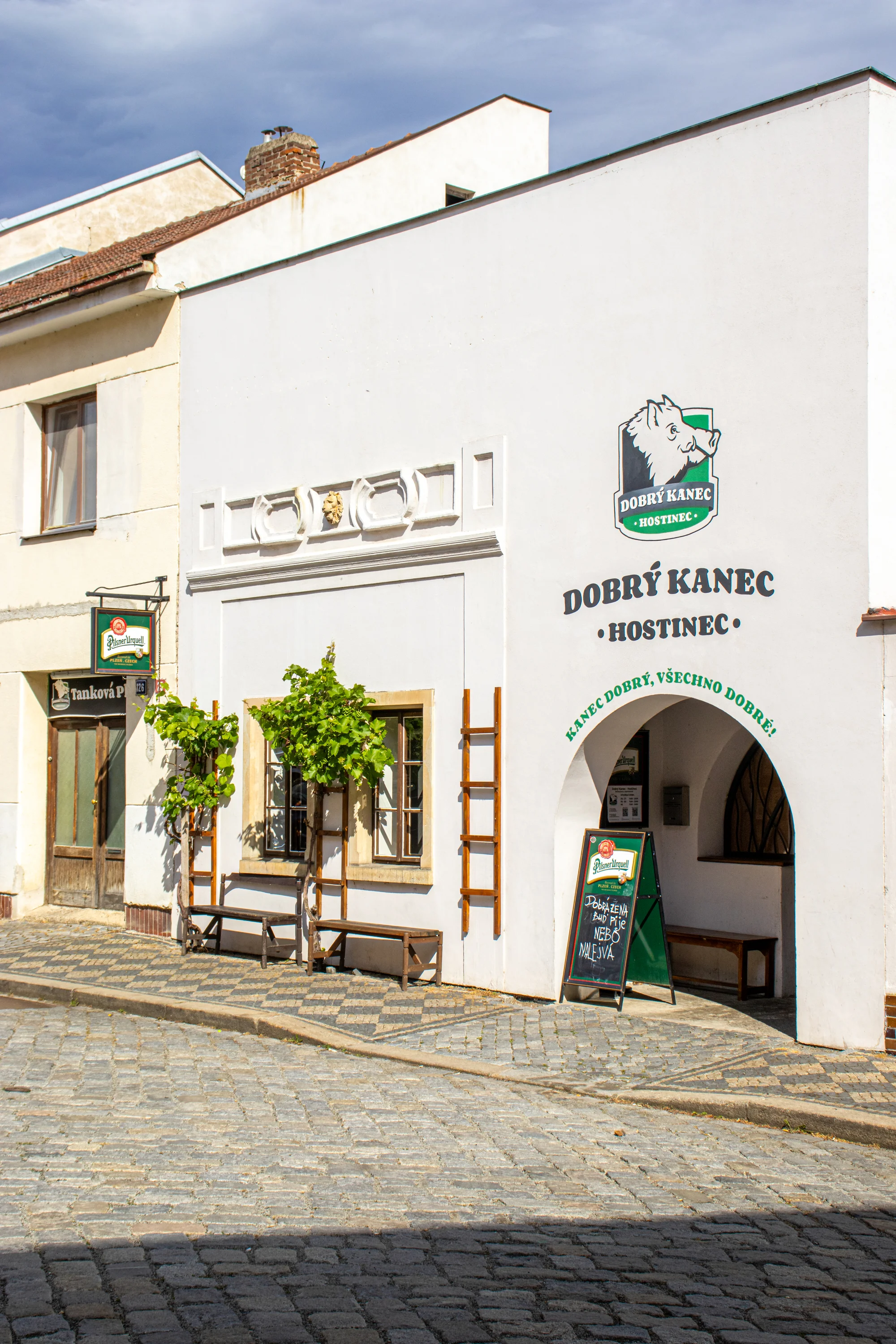 Namíchaný tatarák z falešné svíčkové a zlatavé topinky: 150 nebo 300 g