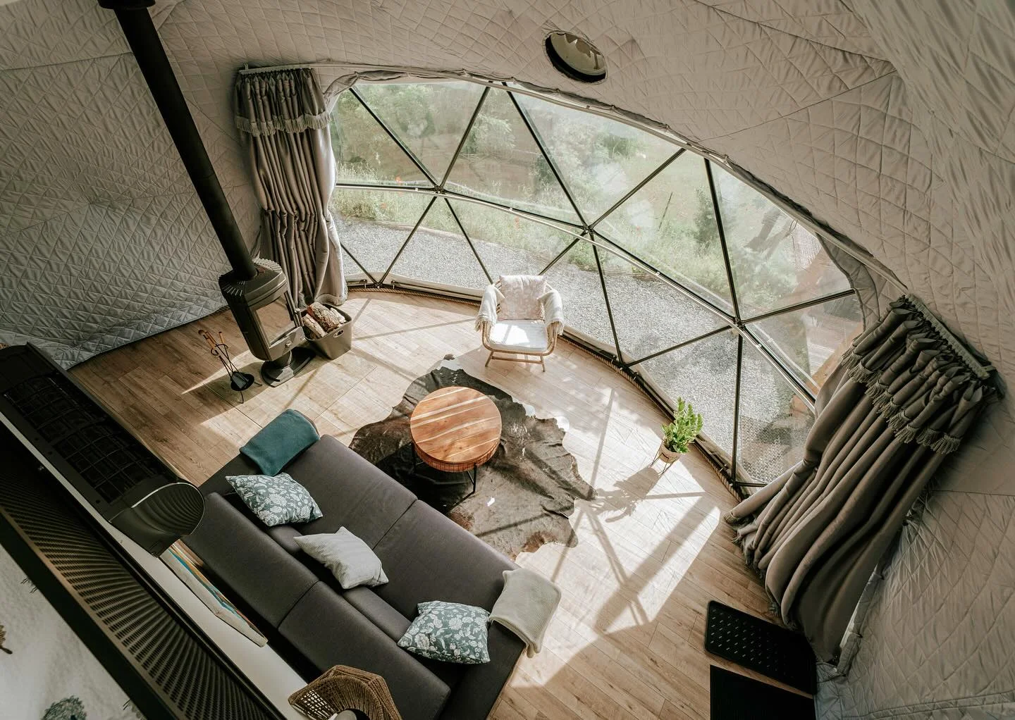 Glamping na samotě: luxusní stan s kuchyní i koupelnou a venkovní vířivka
