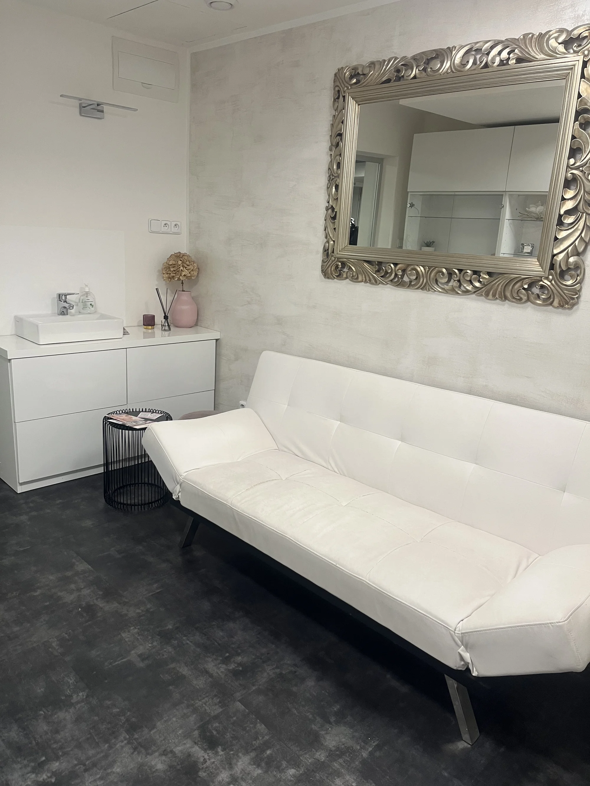 Laminace řas či obočí, hloubkové čištění pleti i péče za použití galvanické žehličky