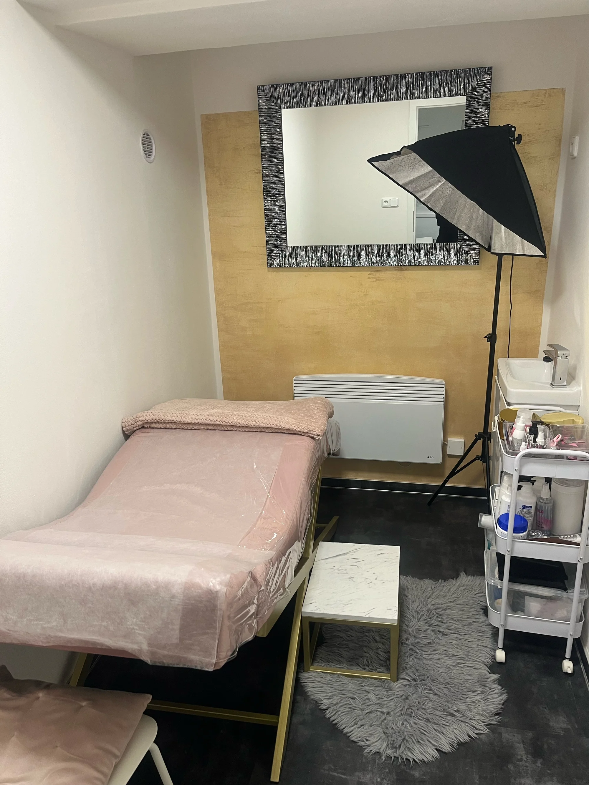 Laminace řas či obočí, hloubkové čištění pleti i péče za použití galvanické žehličky