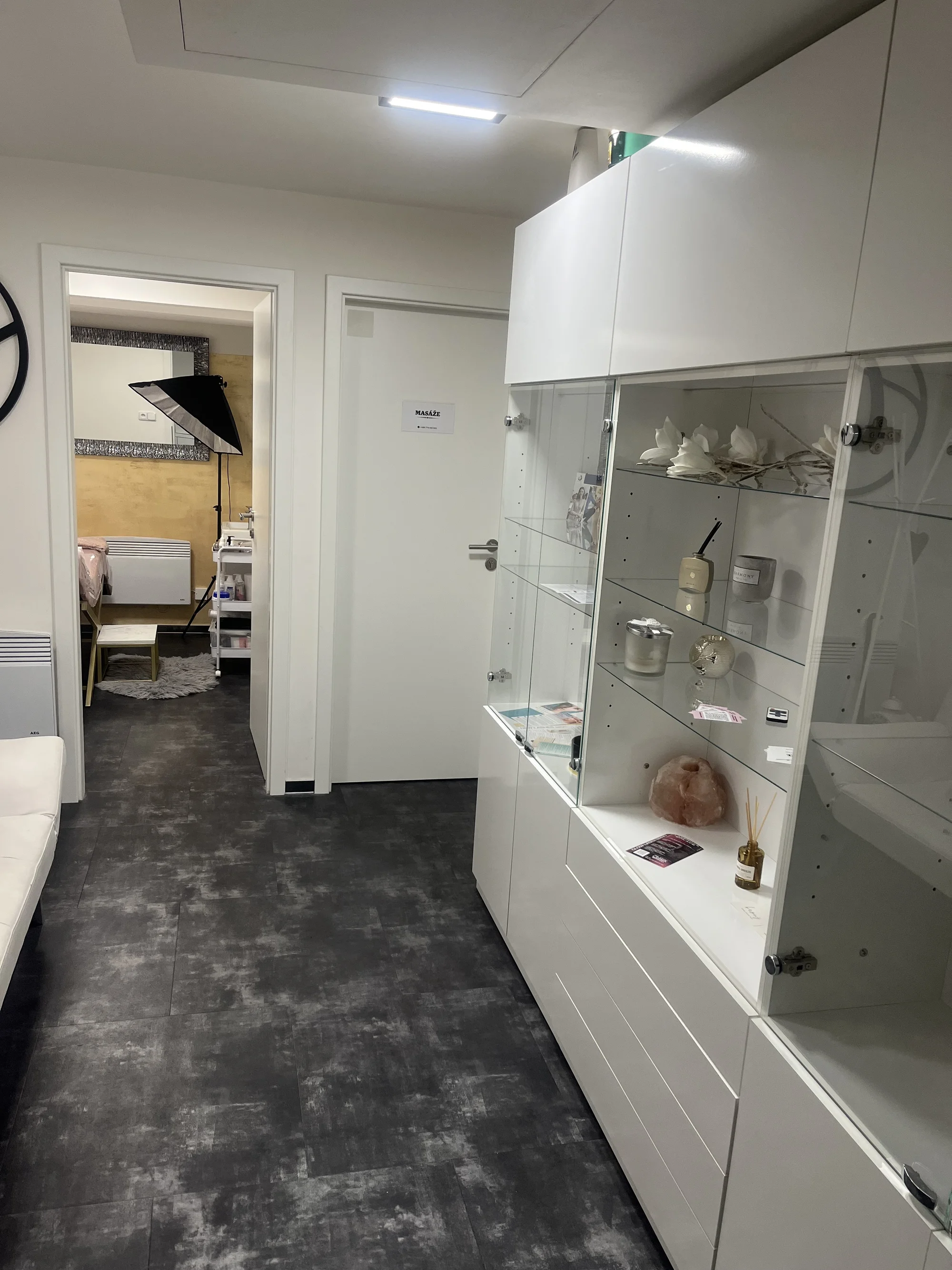 Laminace řas či obočí, hloubkové čištění pleti i péče za použití galvanické žehličky