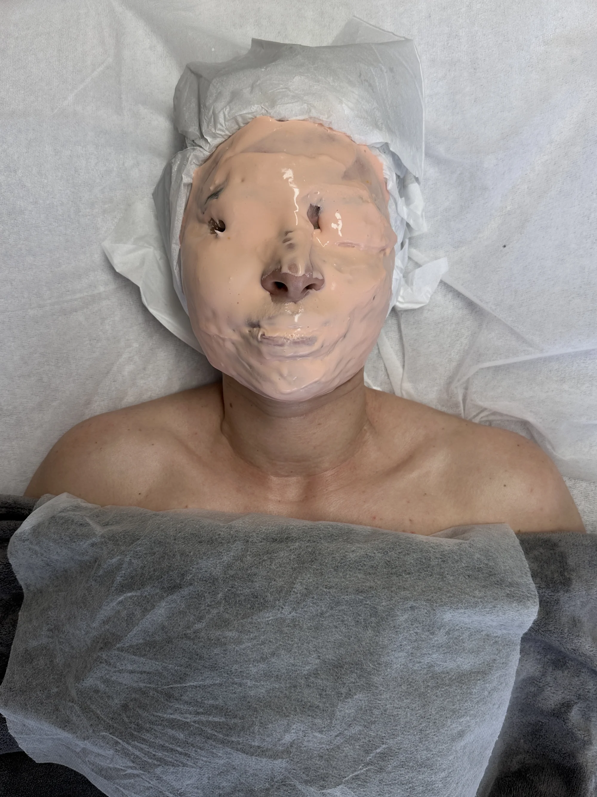 Laminace řas či obočí, hloubkové čištění pleti i péče za použití galvanické žehličky