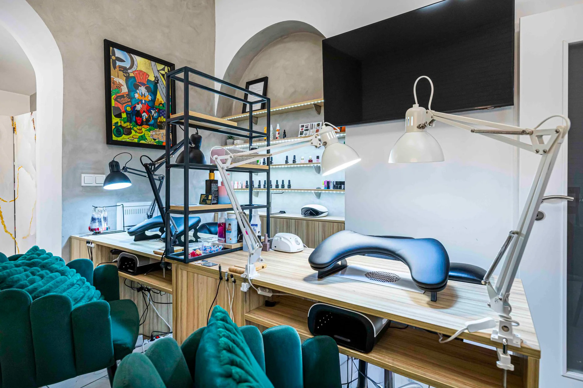 Manikúra v salonu v Libni: klasická, pánská, japonská i s gel lakem