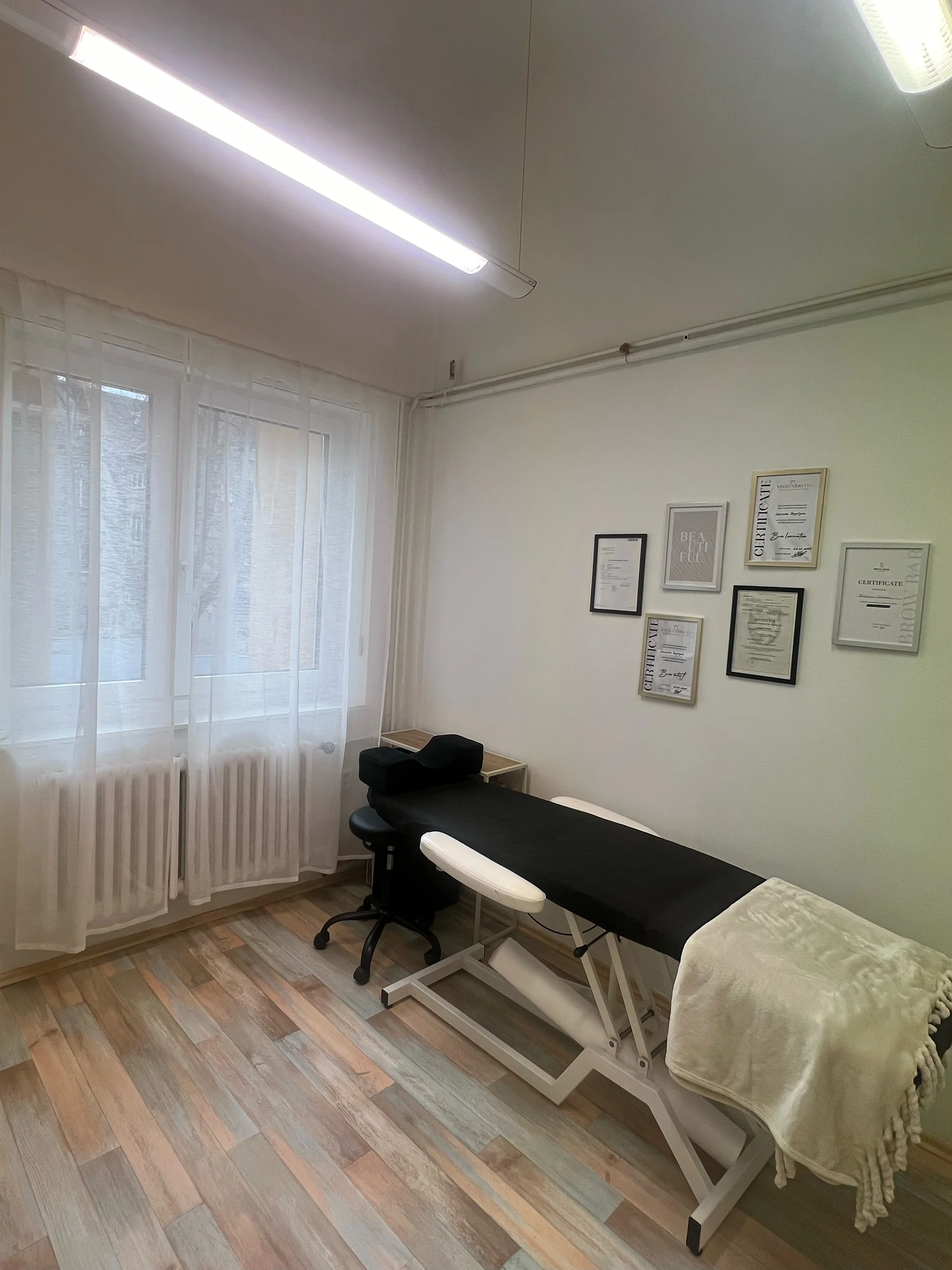 Uhrančivý pohled: barvení obočí i vč. laminace či lash lifting řas