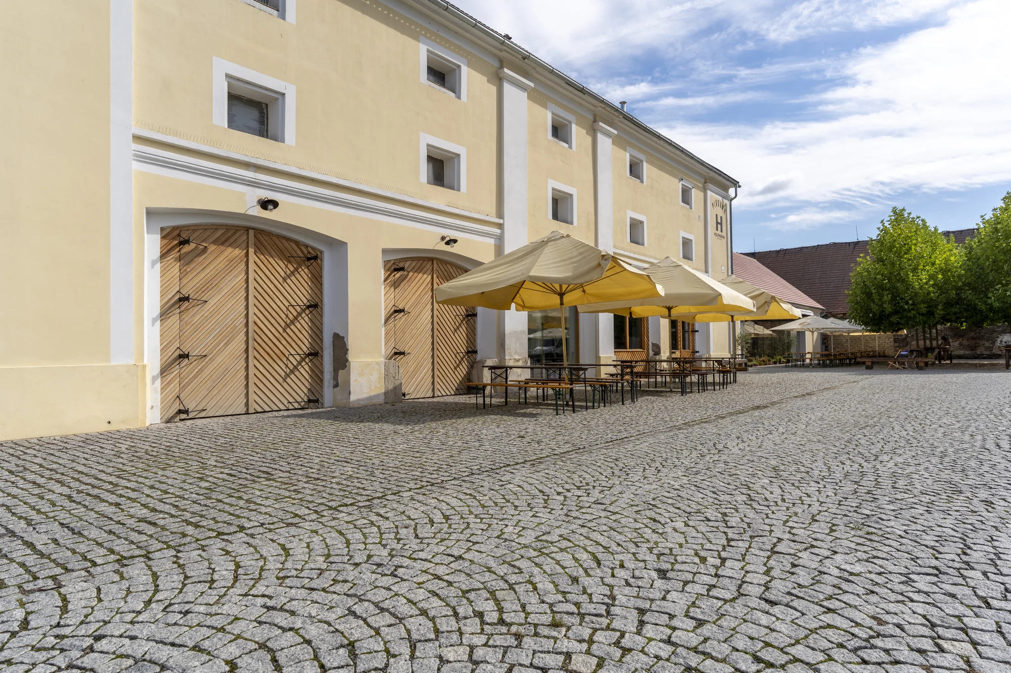 Dárek pro milovníky piva: otevřené vouchery na 300 až 2000 Kč do Pivovaru Holanďan