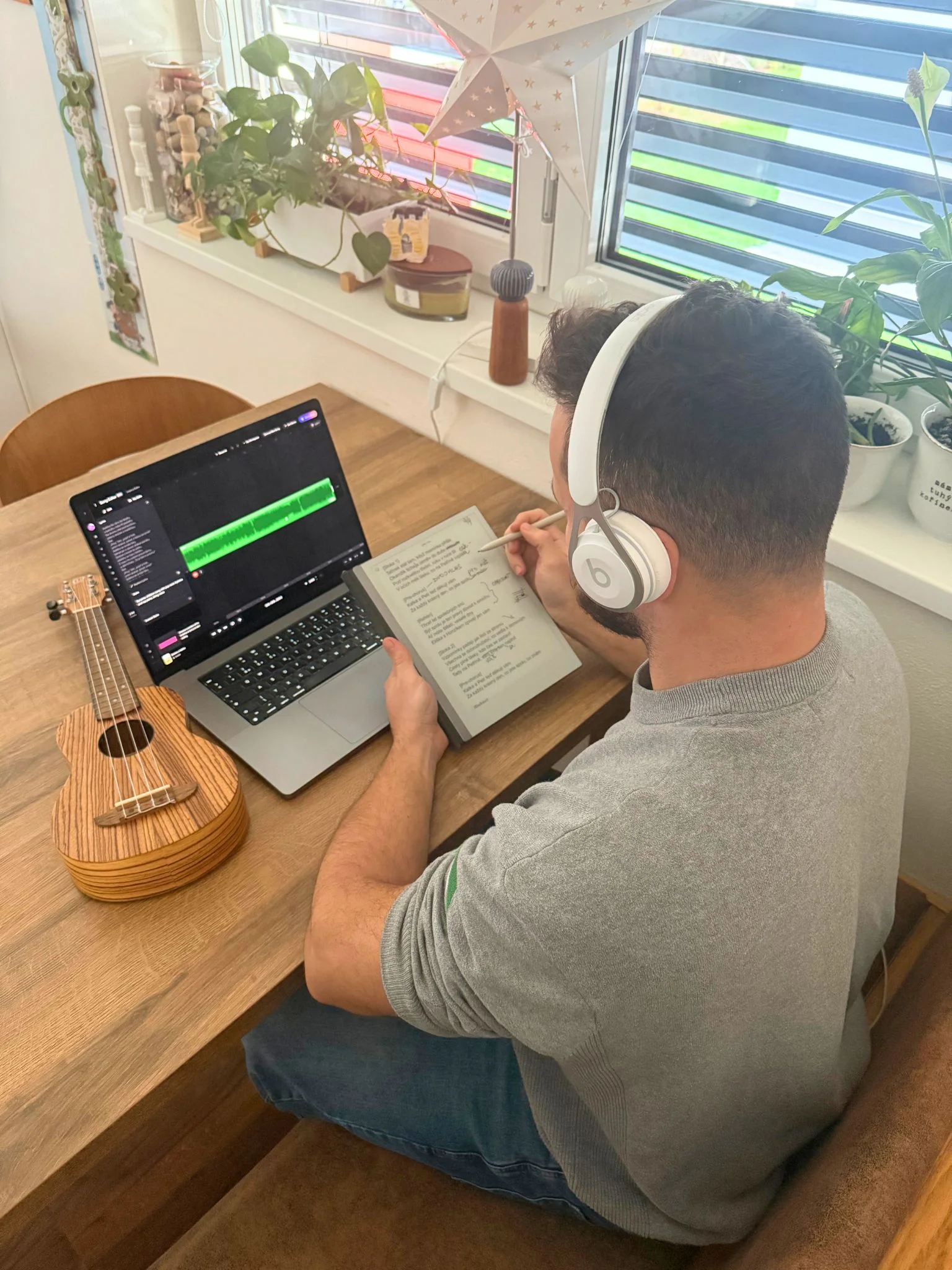 Věnujte písničku na míru: vytvoření textu a hudby dle vašeho vlastního zadání