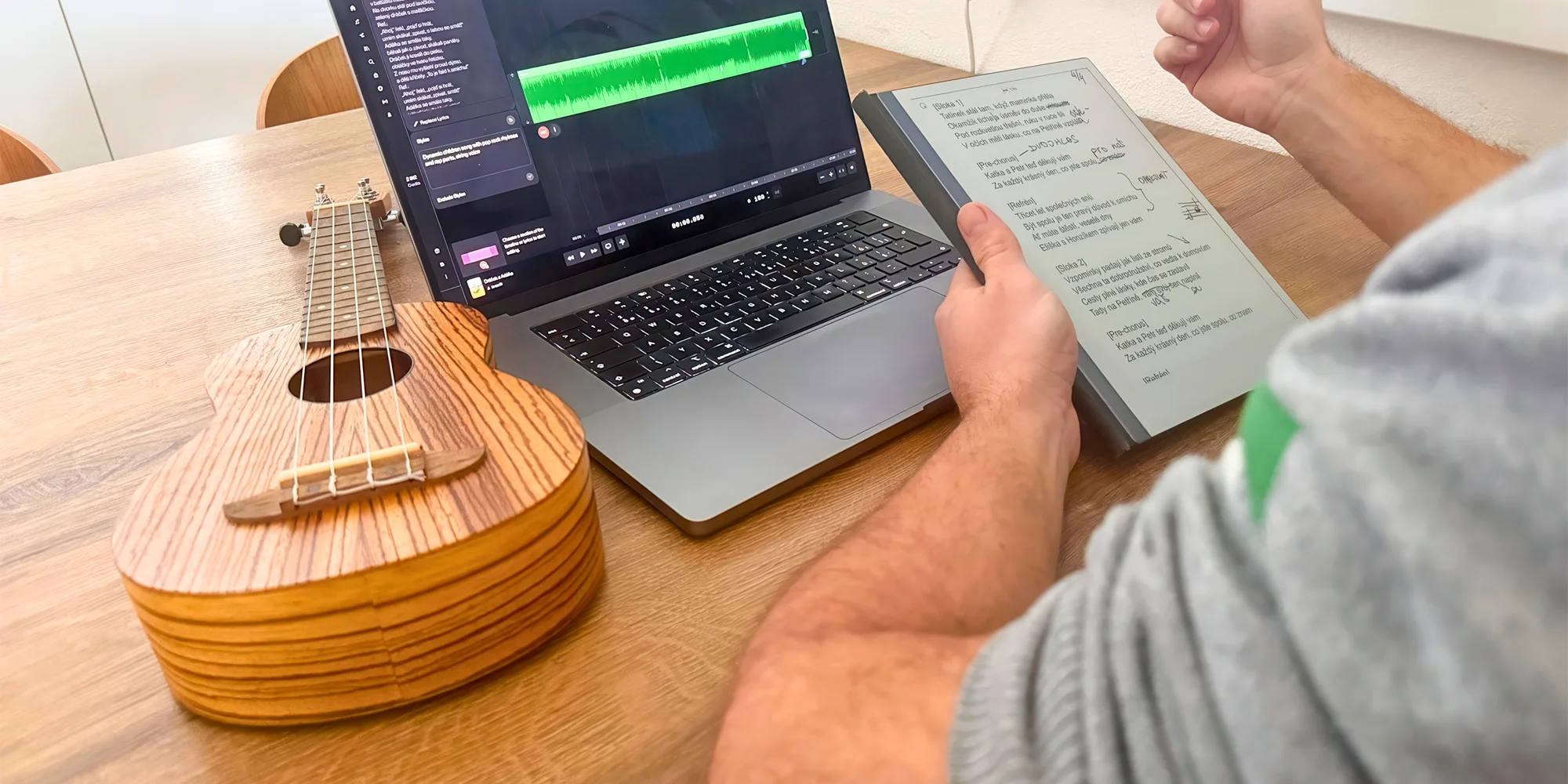 Věnujte písničku na míru: vytvoření textu a hudby dle vašeho vlastního zadání