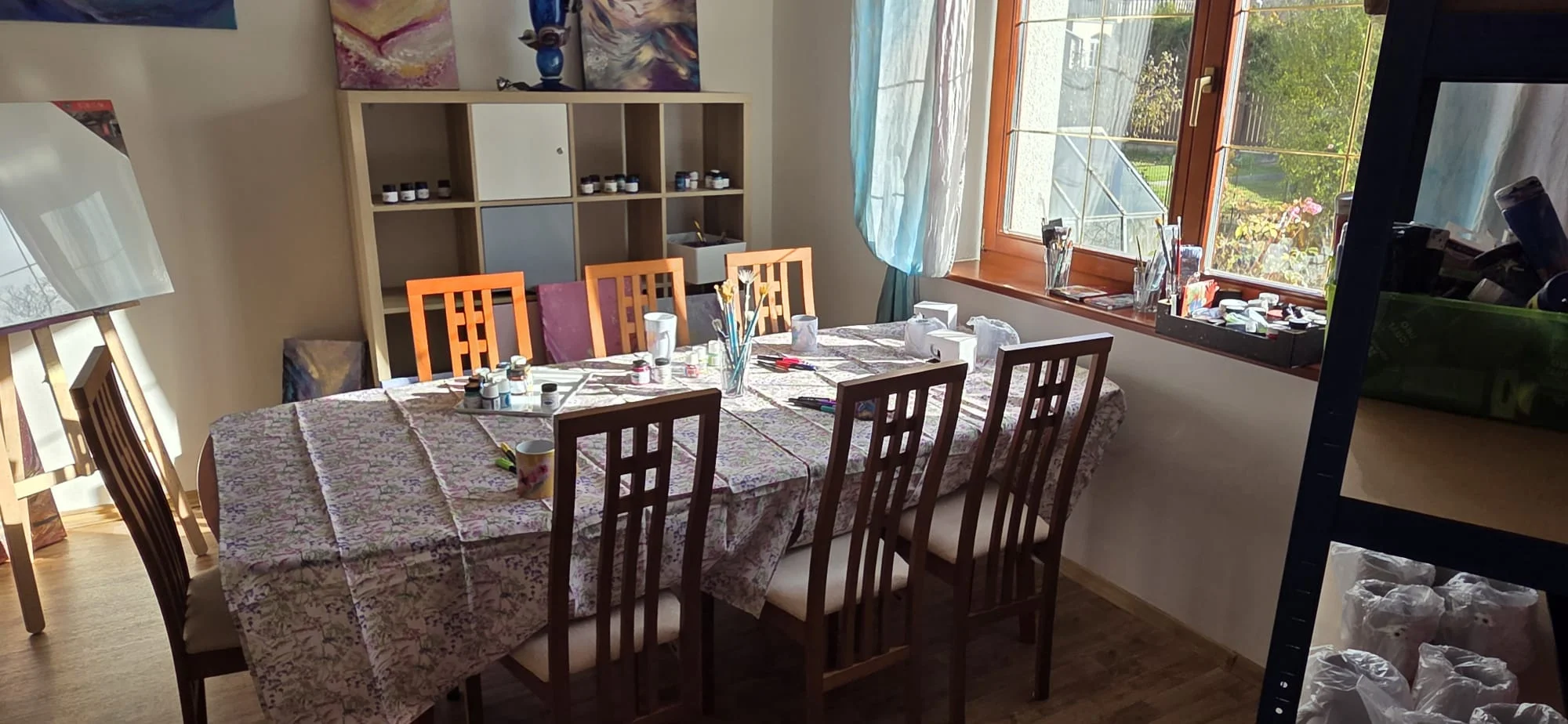 Zážitková malba obrazu: skupinová či individuální tvorba vybranou technikou