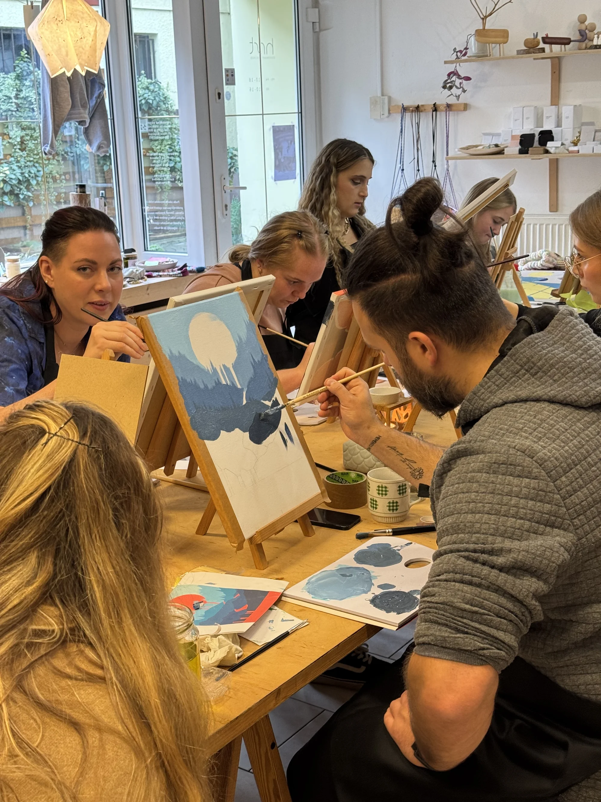 Kreativní dárek: kurz zážitkového malování akrylem v centru Liberce