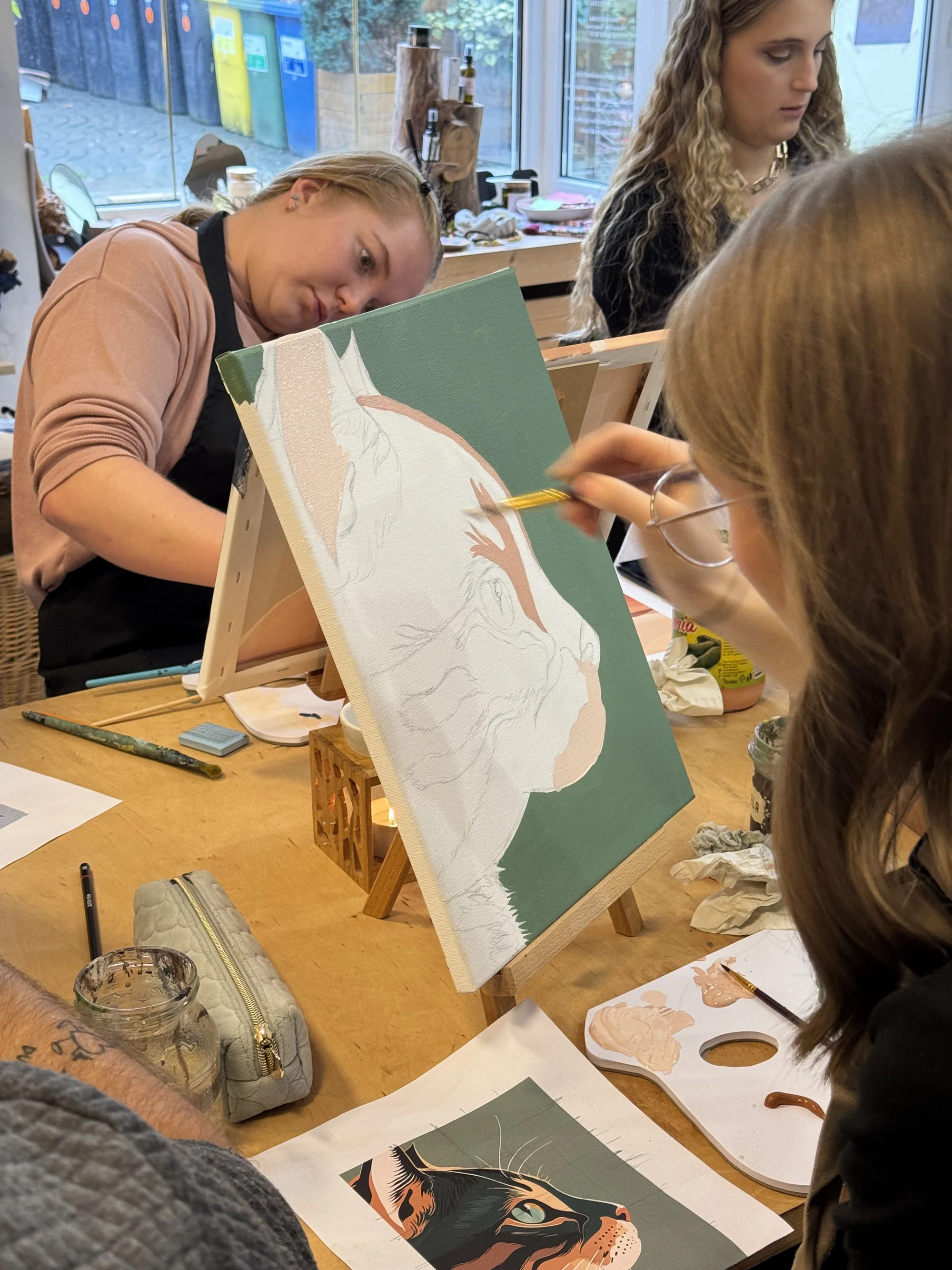 Kreativní dárek: kurz zážitkového malování akrylem v centru Liberce