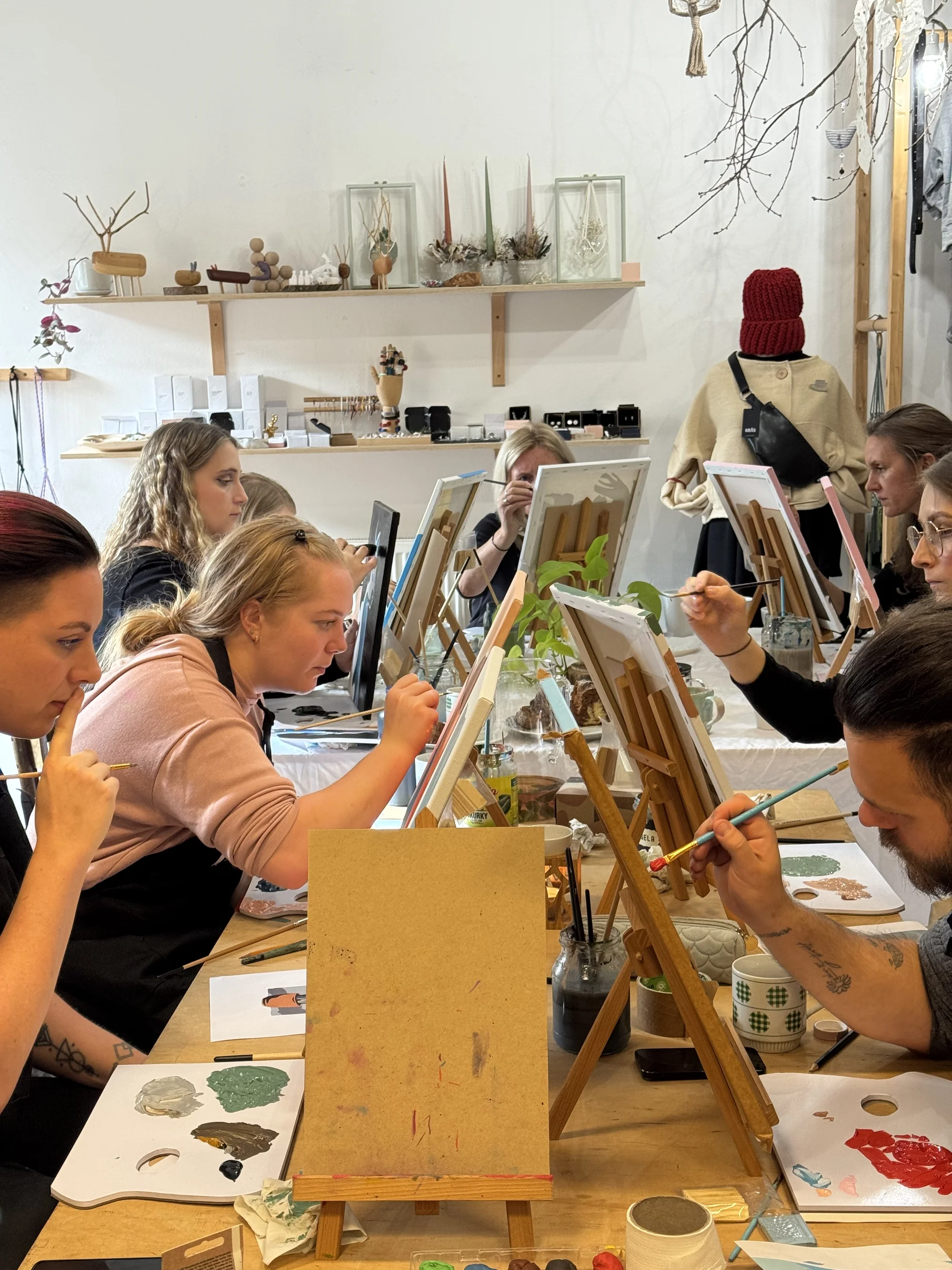 Kreativní dárek: kurz zážitkového malování akrylem v centru Liberce