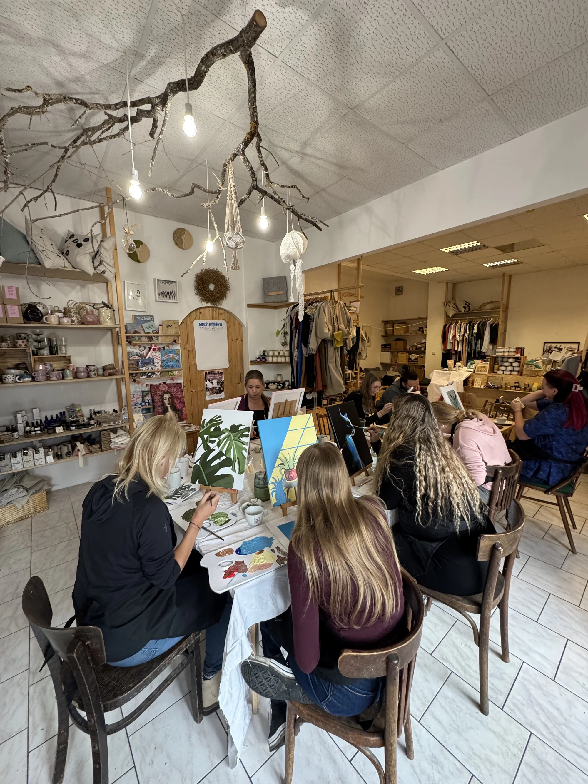 Kreativní dárek: kurz zážitkového malování akrylem v centru Liberce