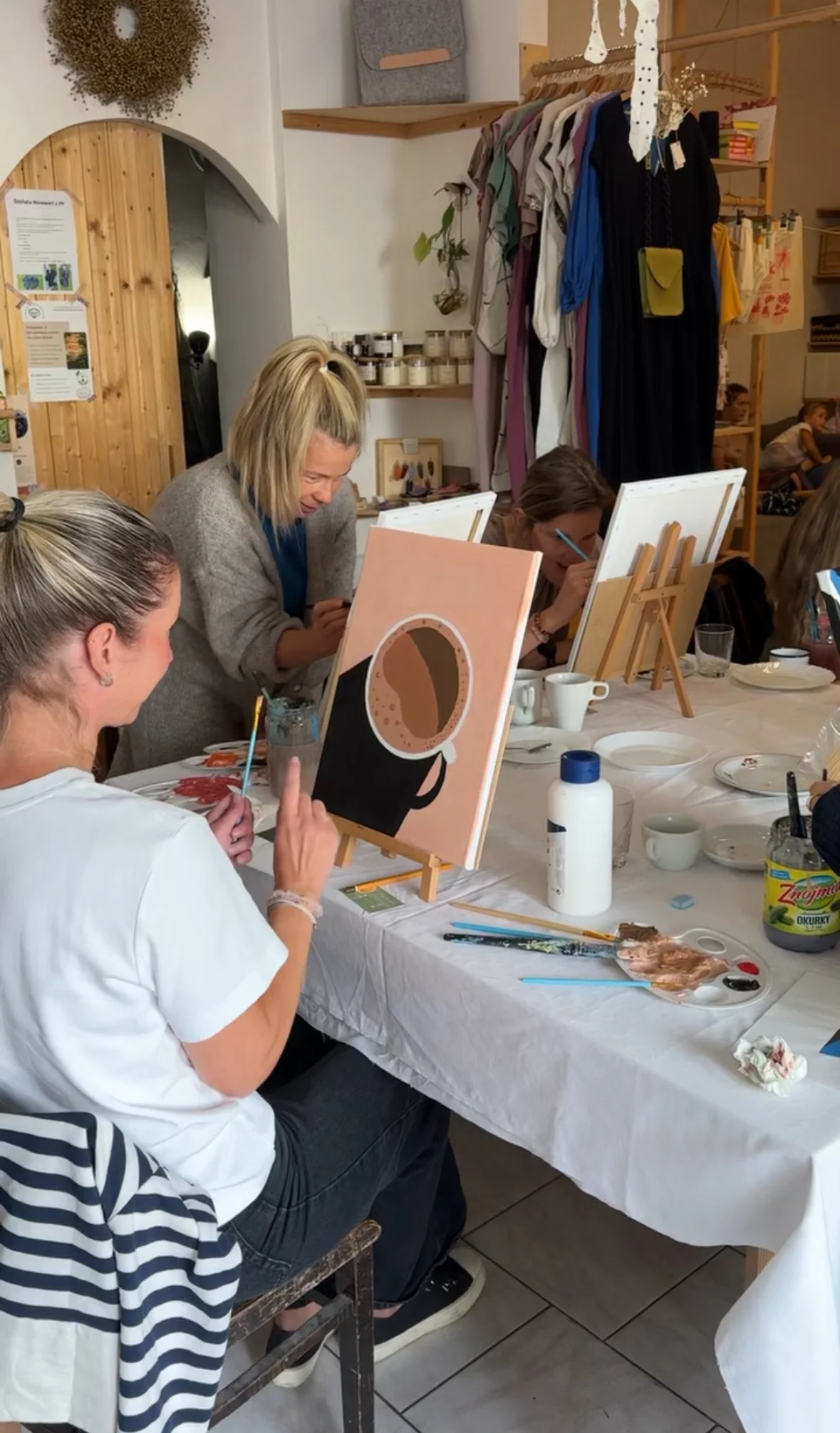 Kreativní dárek: kurz zážitkového malování akrylem v centru Liberce