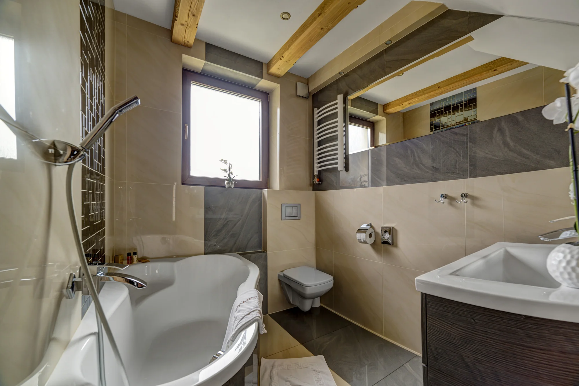 Dovolená pro páry i rodiny v srdci Ždiaru se snídaní a wellness