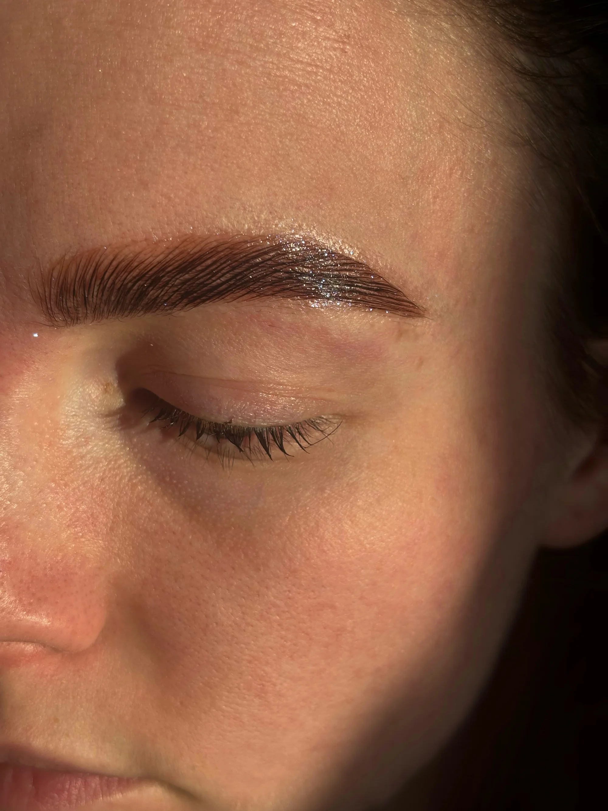 Kompletní péče o vaše obočí a řasy: úprava i barvení, salon na Vinohradech