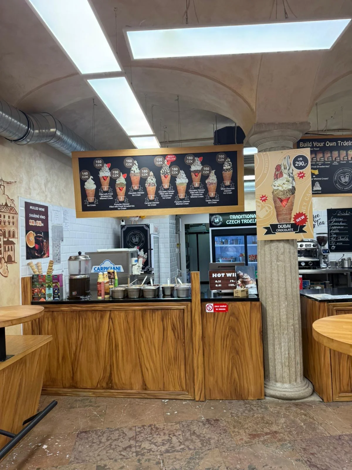 Voňavá pochoutka v centru Prahy: sladký trdelník i káva pro jednoho či pár