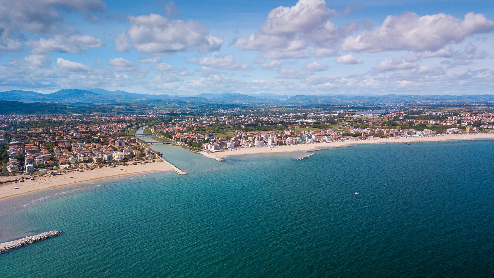 4* hotel se snídaní v historickém centru Rimini, cca 20 min. pěšky od pláže