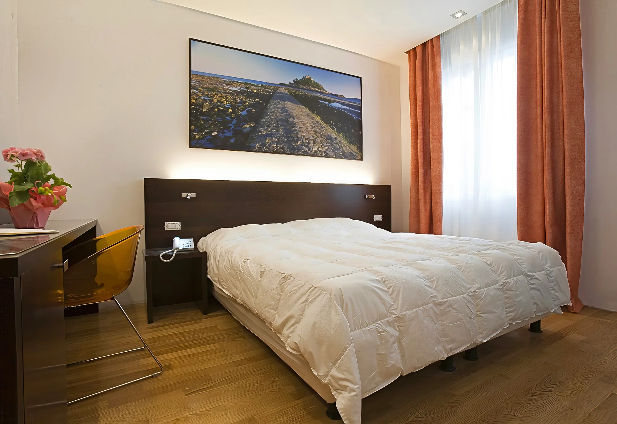 4* hotel se snídaní v historickém centru Rimini, cca 20 min. pěšky od pláže