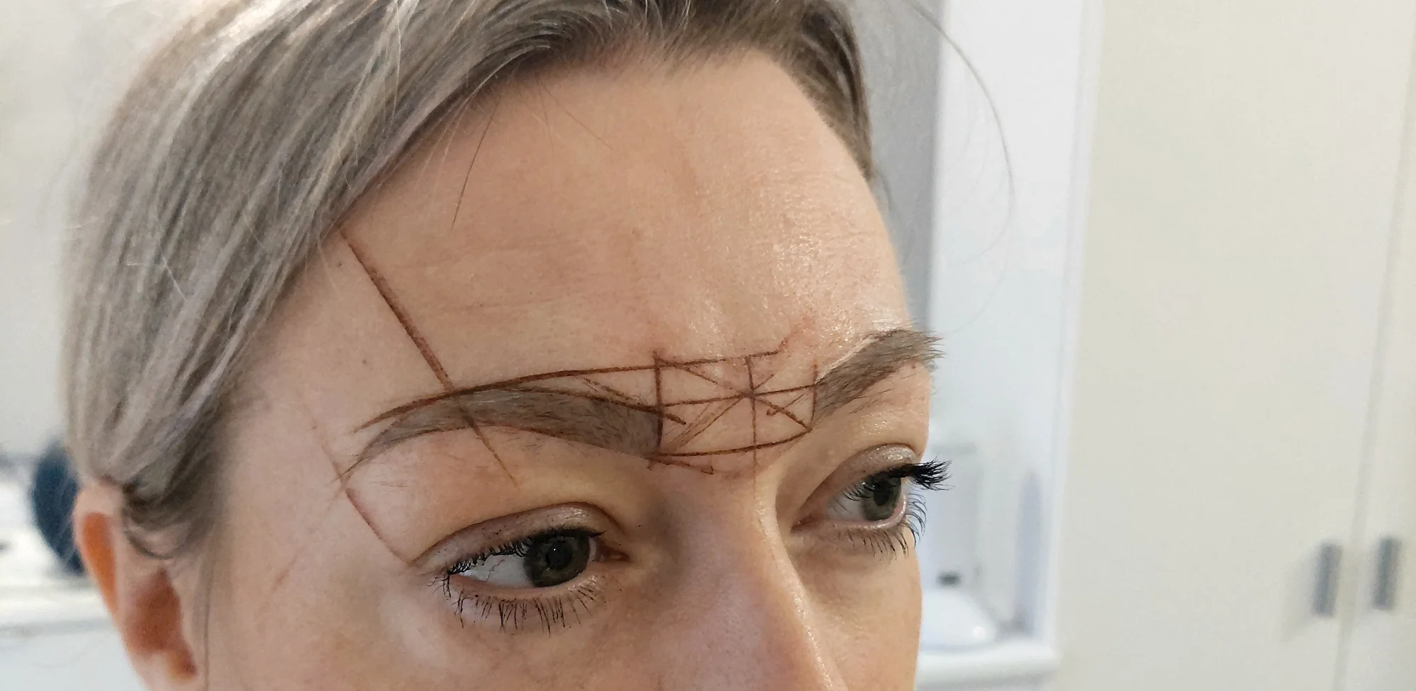 Permanentní make-up: microblading, pudrové obočí, oční linky i rty