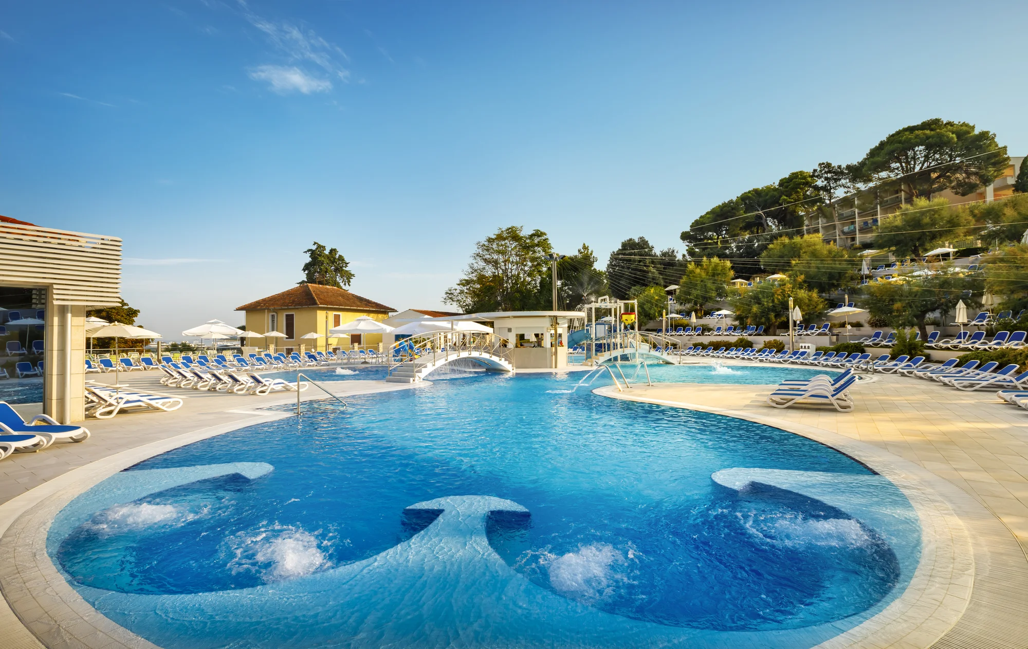 Dovolená na Istrii: 4* resort přímo u pláže vč. stravy, bazénu a sauny