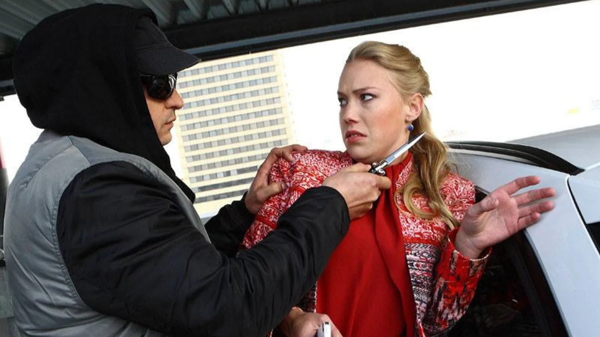 Sebeobrana krav maga: kurz proti noži nebo na použití pepřového spreje