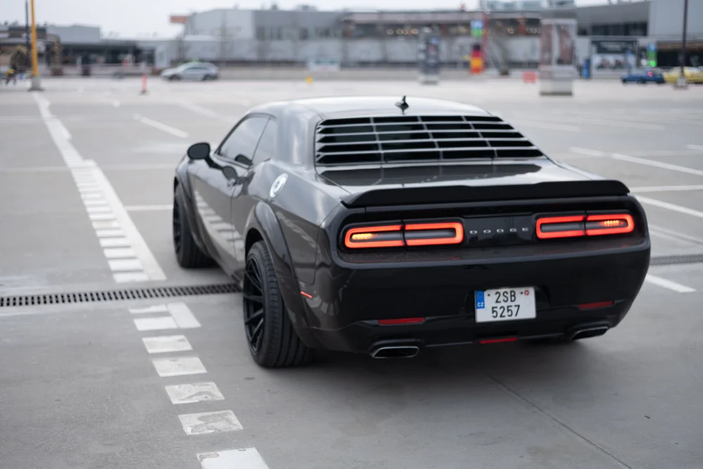 Superjízda v nadupaném Dodge Challenger na 15–50 minut i pronájem třeba na celý den
