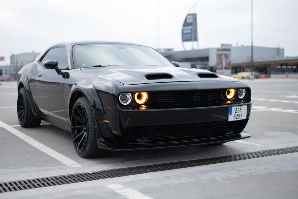 Superjízda v nadupaném Dodge Challenger na 15–50 minut i pronájem třeba na celý den