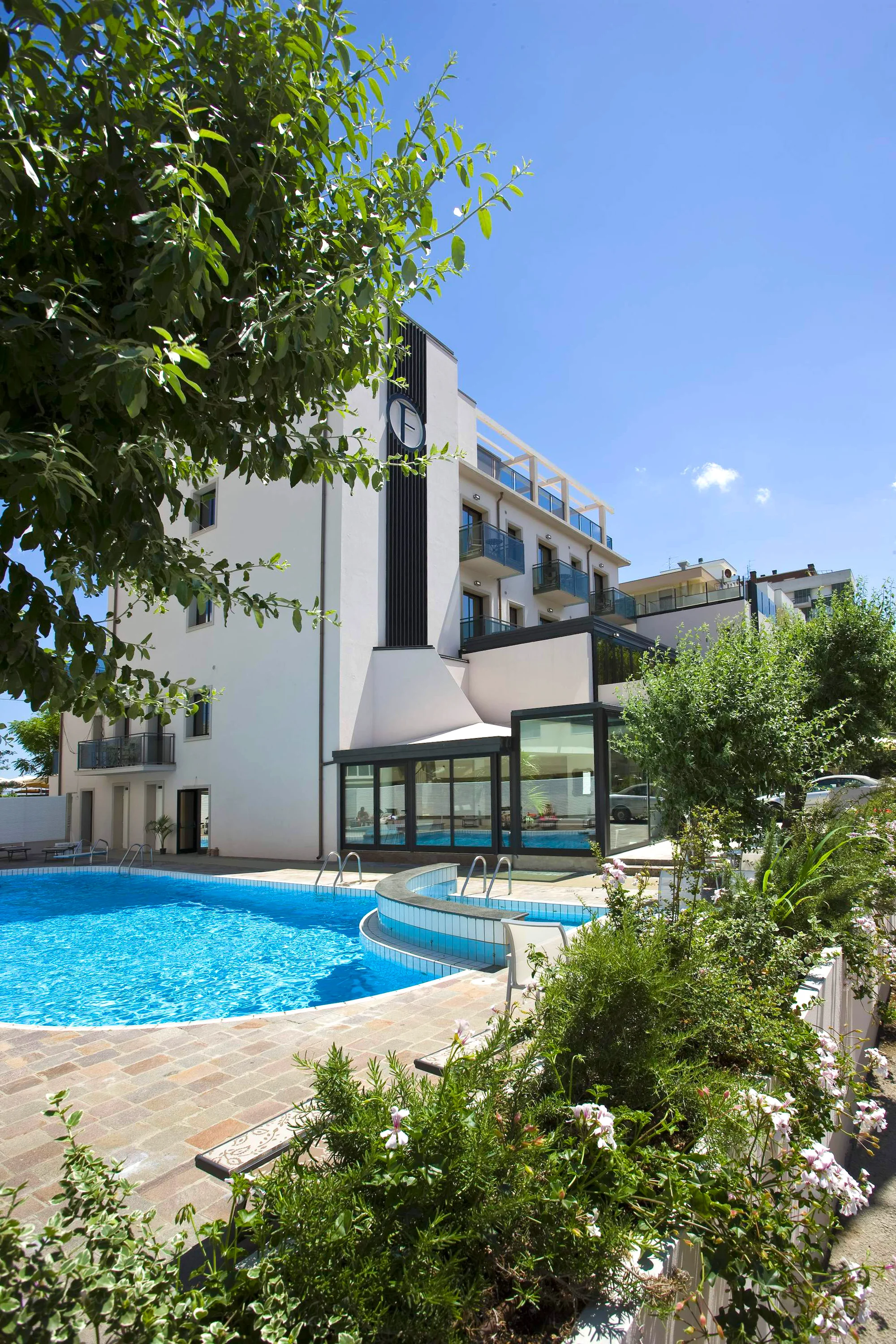 Relax v Rimini: hotel přímo u pláže, snídaně, polopenze nebo plná penze, bazén i wellness