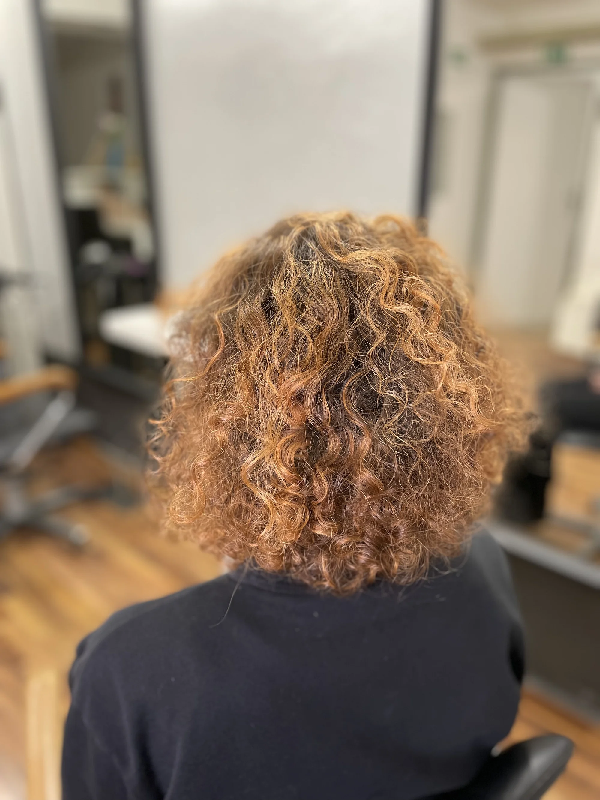 Balíček dámské kadeřnické péče: střih, barva, přeliv i zesvětlení pro všechny délky vlasů