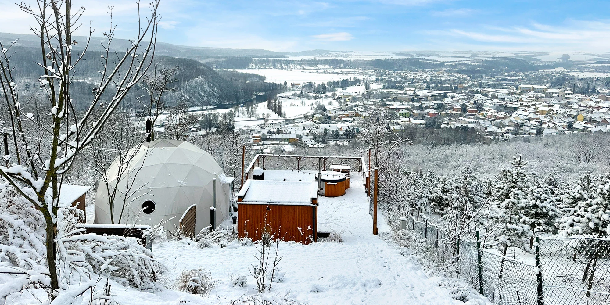 Glamping na samotě: luxusní stan s vířivkou
