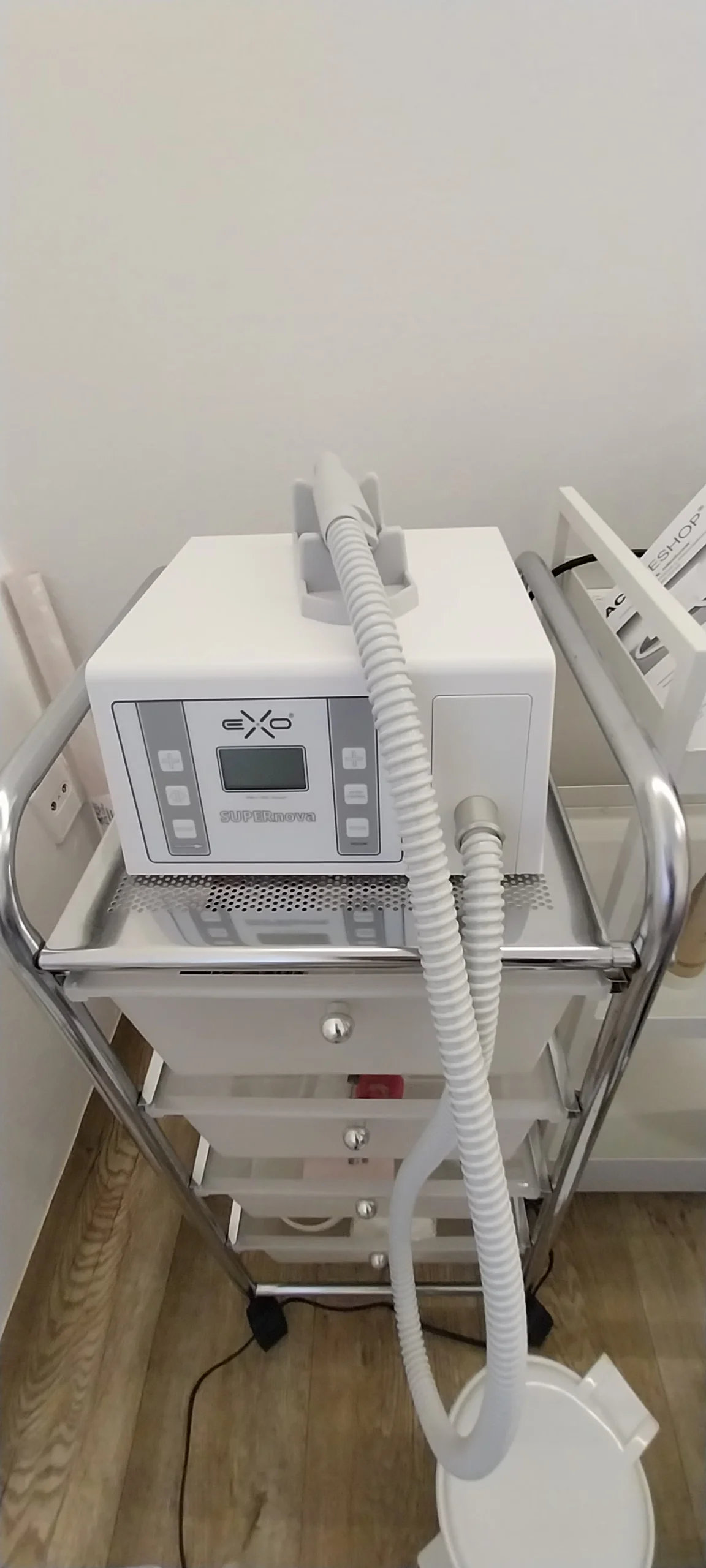 Chůze jako po obláčku: Suchá pedikúra s thajskou masáží nohou