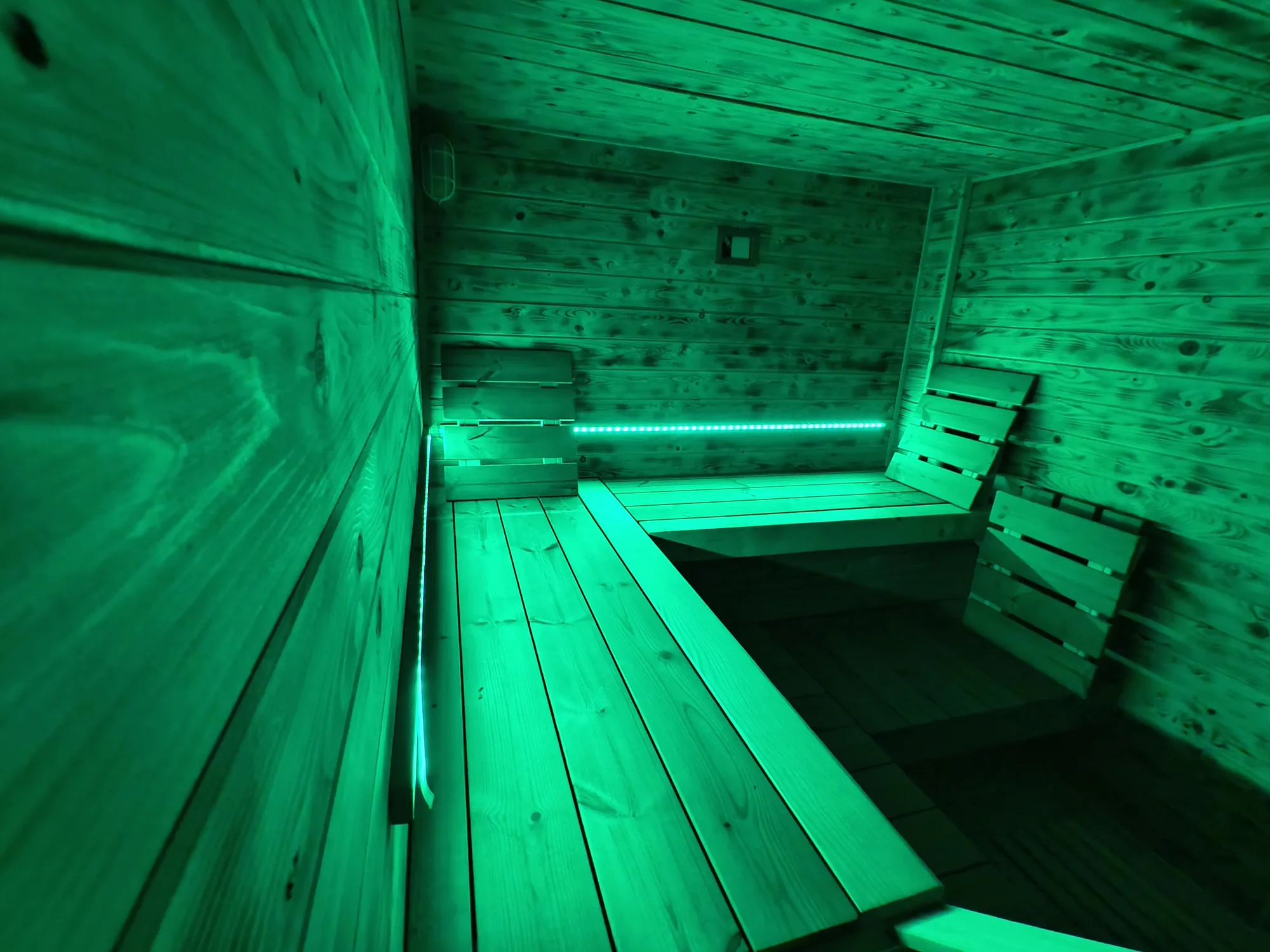 120 minut privátního wellness pro 2 osoby: sauny, vyhřívaná lehátka i lahev sektu