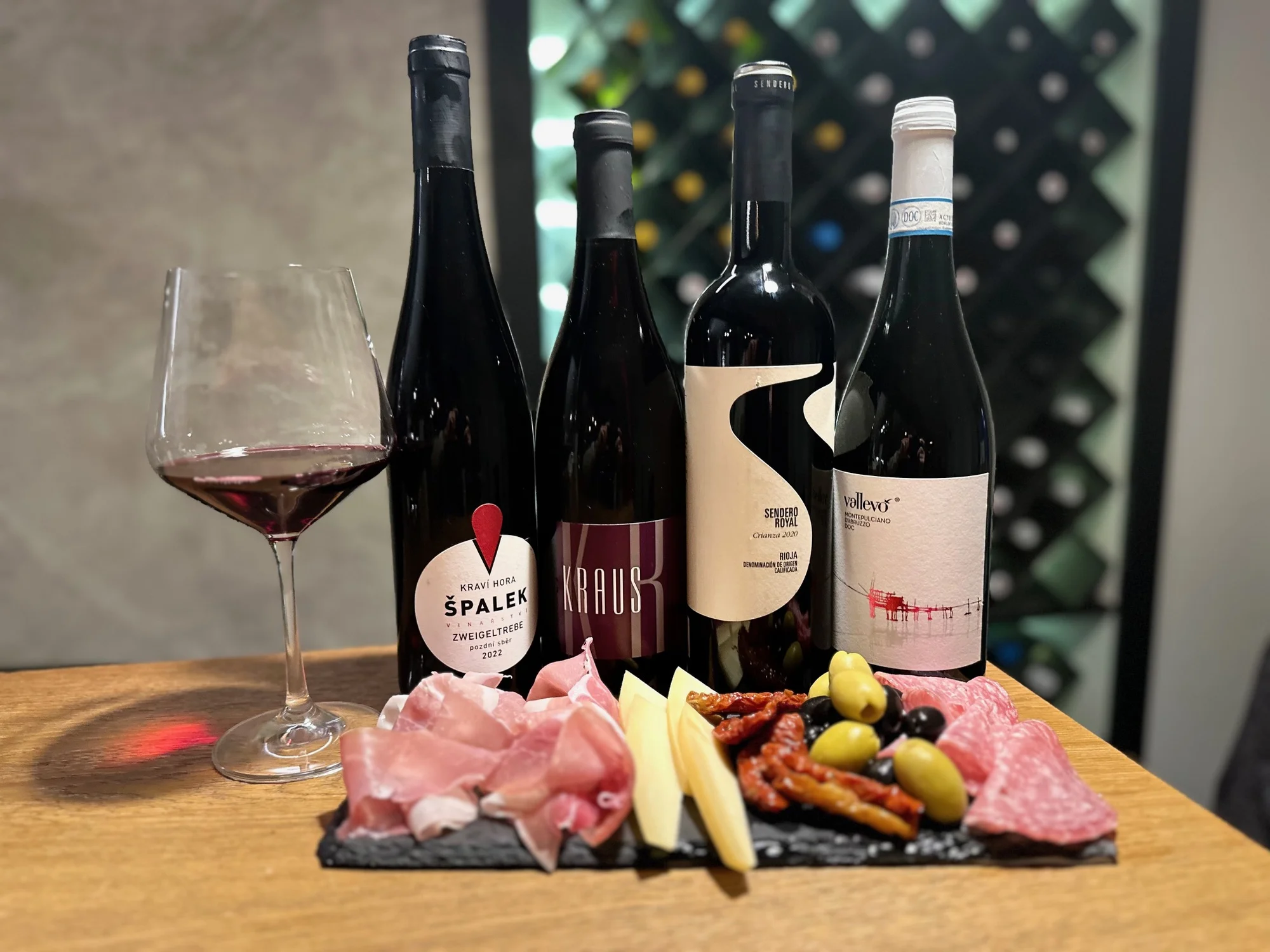 Točené prosecco nebo degustace červeného vína a tapas pro 1 i 2 osoby