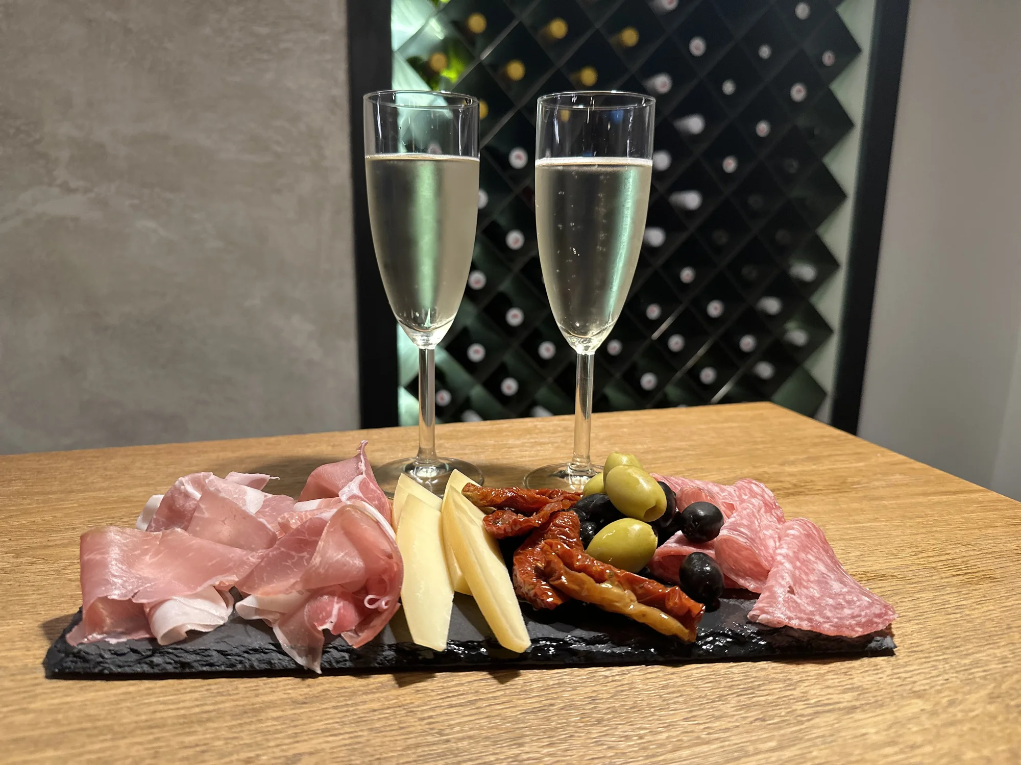 Točené prosecco nebo degustace červeného vína a tapas pro 1 i 2 osoby