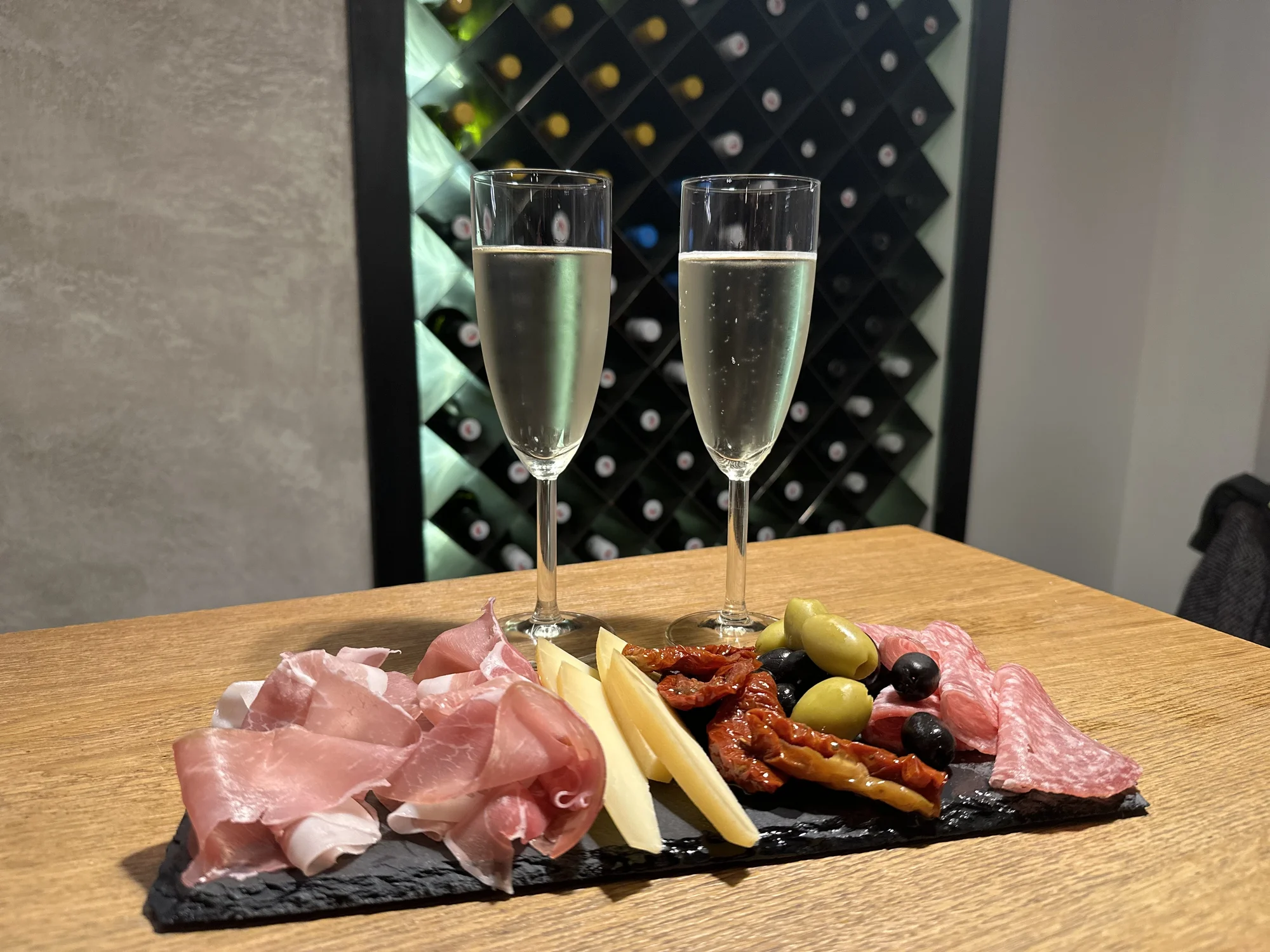 Točené prosecco nebo degustace červeného vína a tapas pro 1 i 2 osoby