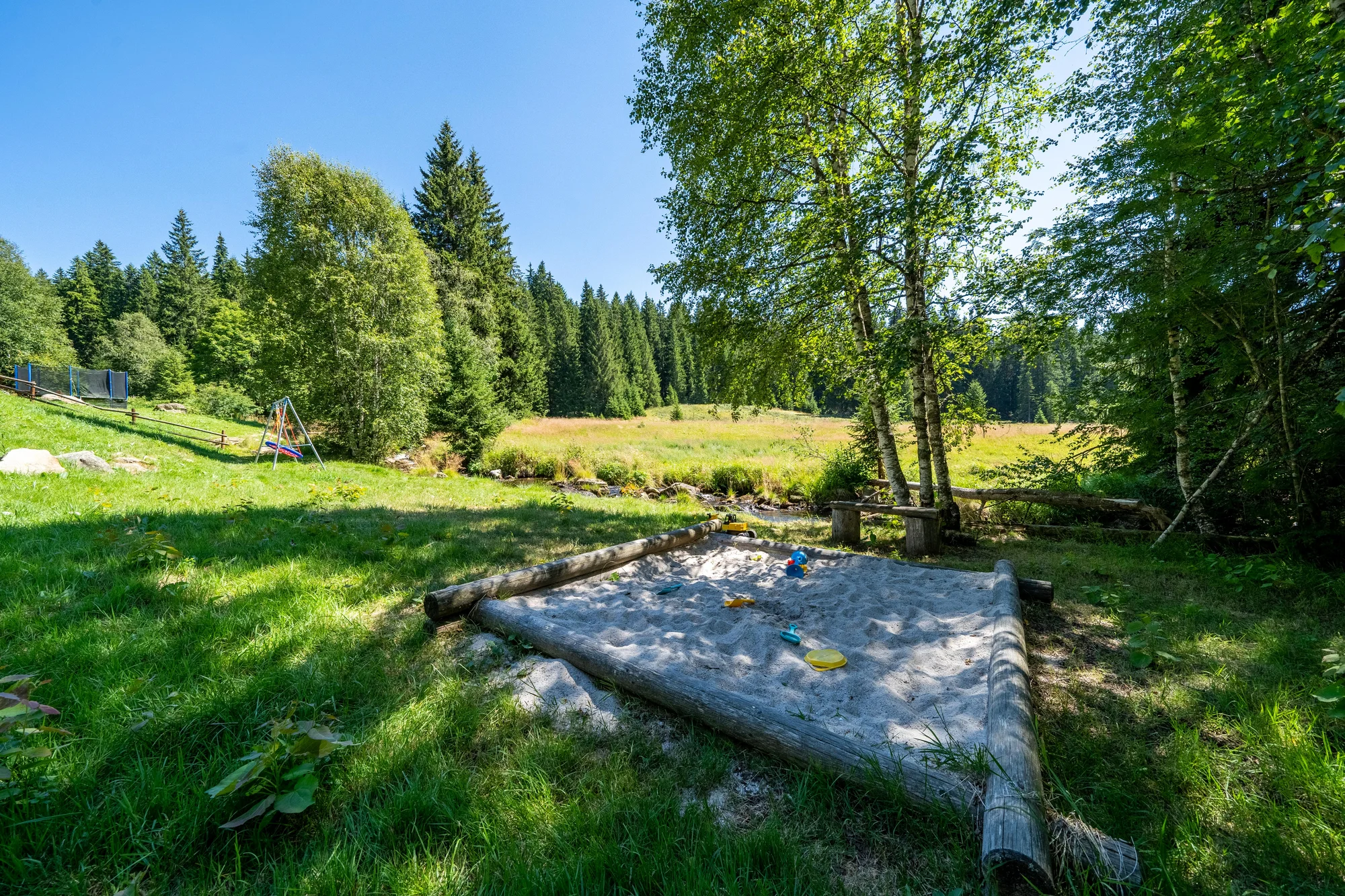 Šumavská Modrava: vybavené apartmány pro dva či rodinu, vč. polopenze i privátního wellness