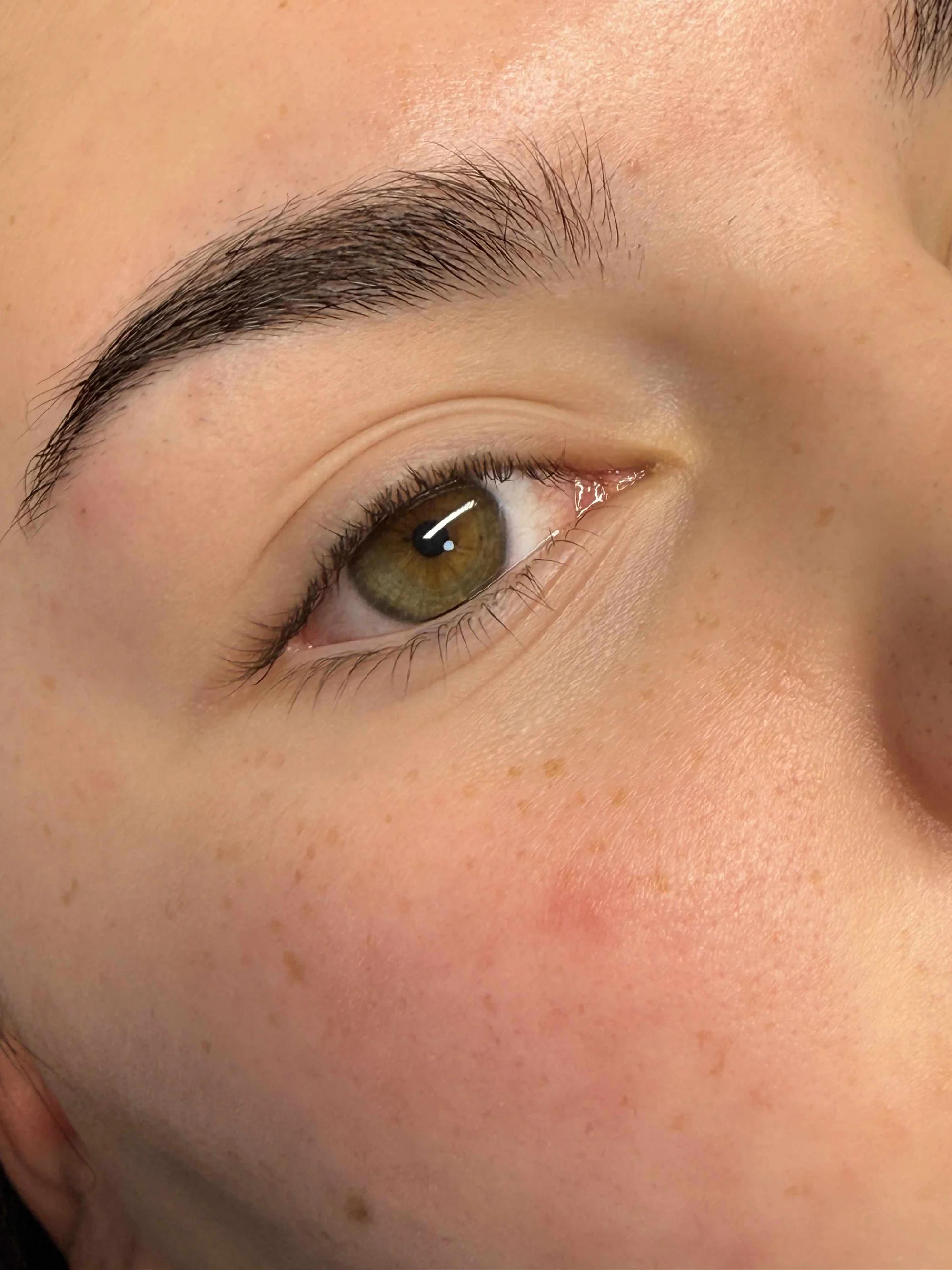 Krásnější řasy a obočí: laminace, lash lifting i prodloužení metodou řasa na řasu