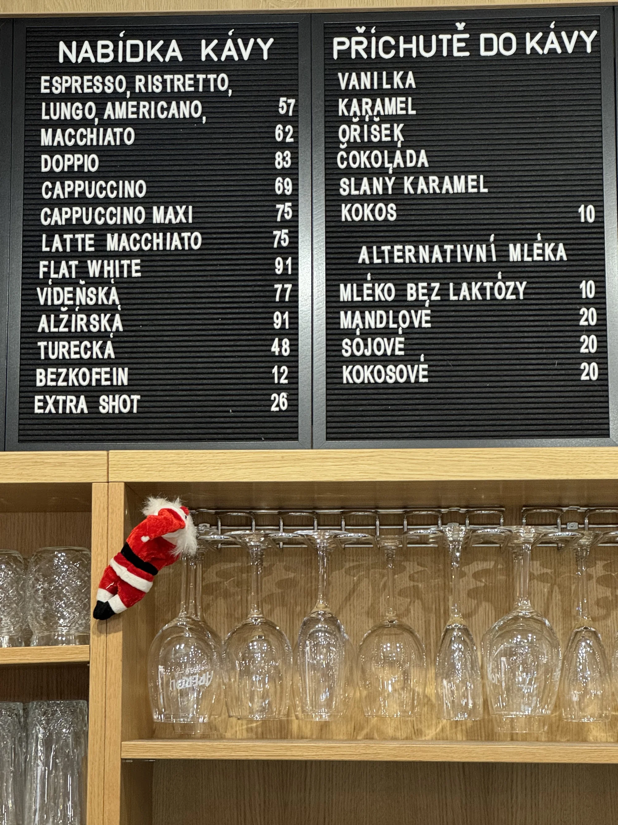 Sladká pauza v srdci Loun: svařené víno a prezidentský koláč pro 1 či 2 osoby