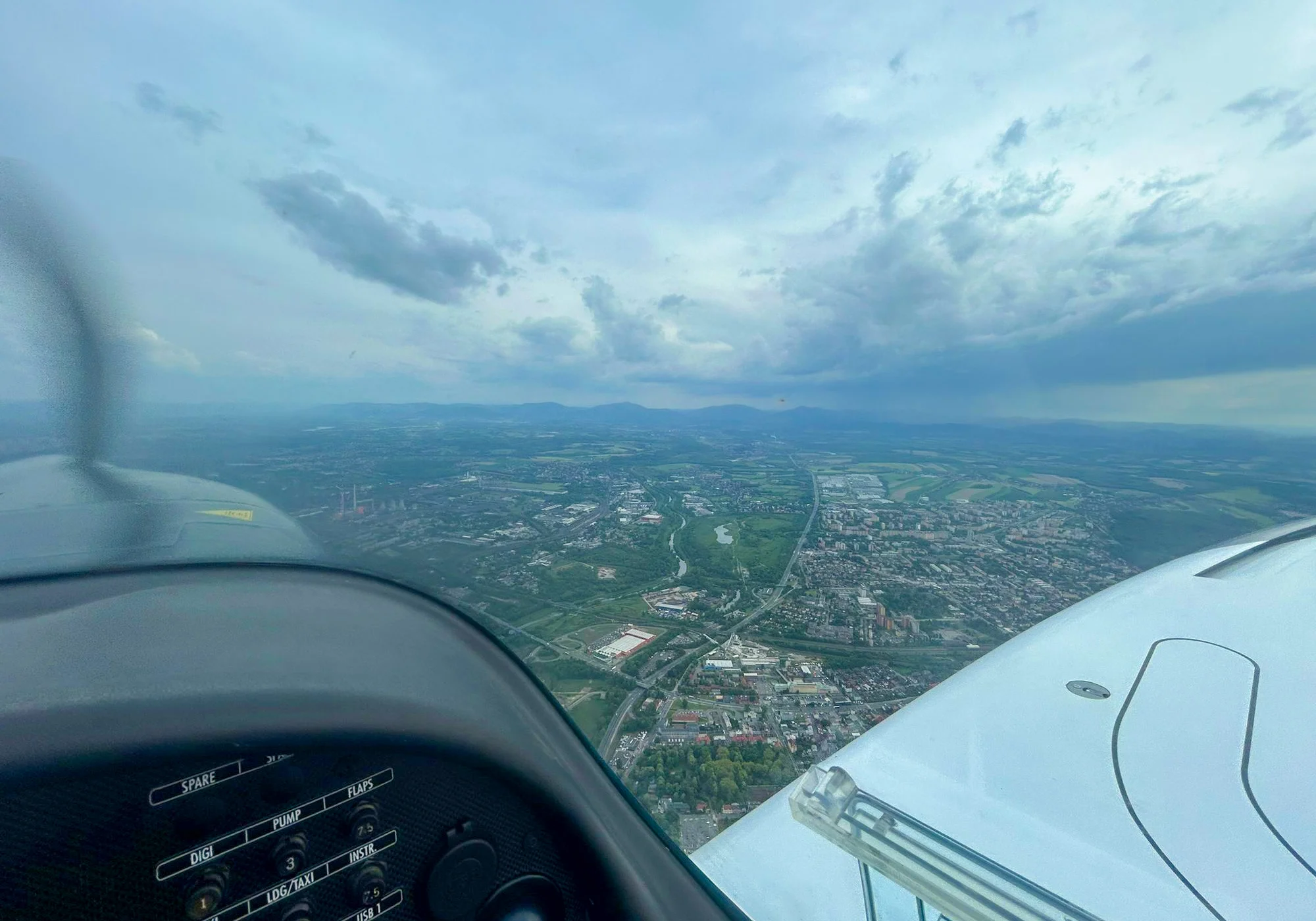 Seznamovací let v Ellipse spirit RG: 15, 30 nebo 60 minut ve vzduchu i možnost řízení